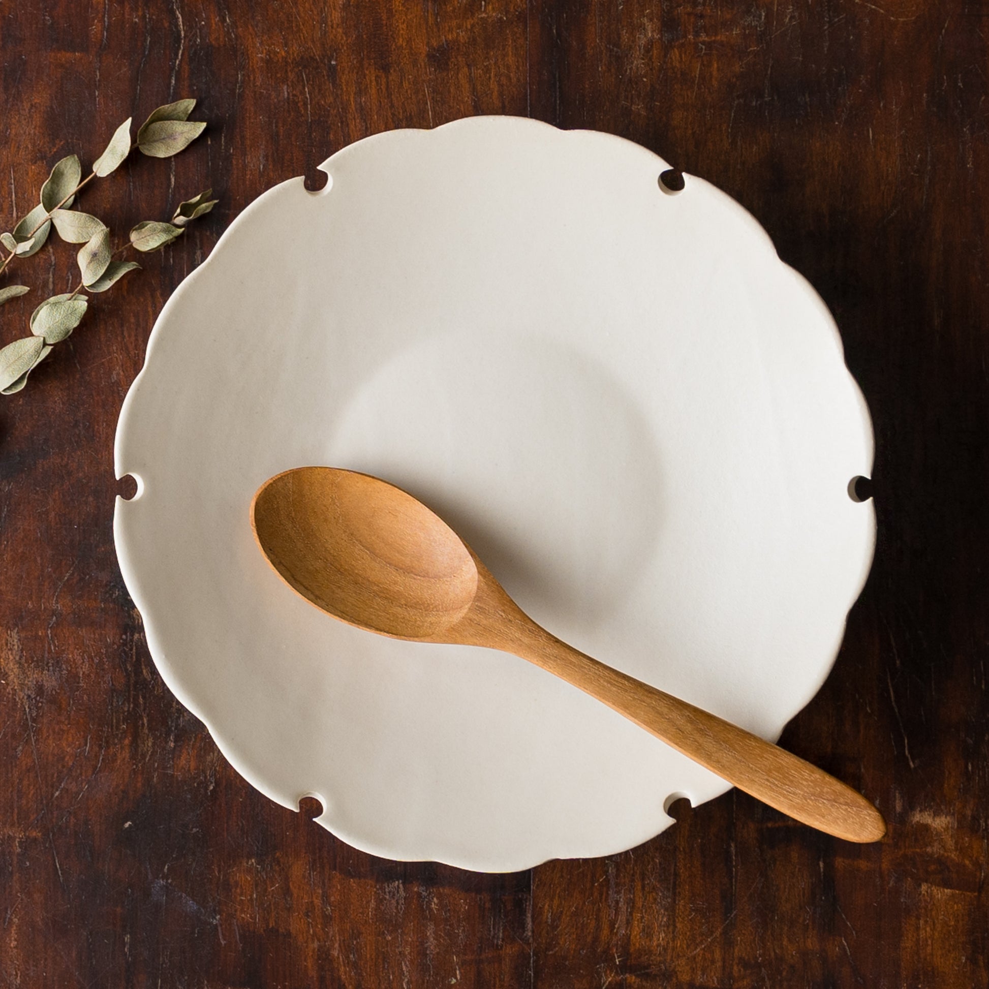 カレーやパスタにぴったりなyoshida potteryの雪輪皿
