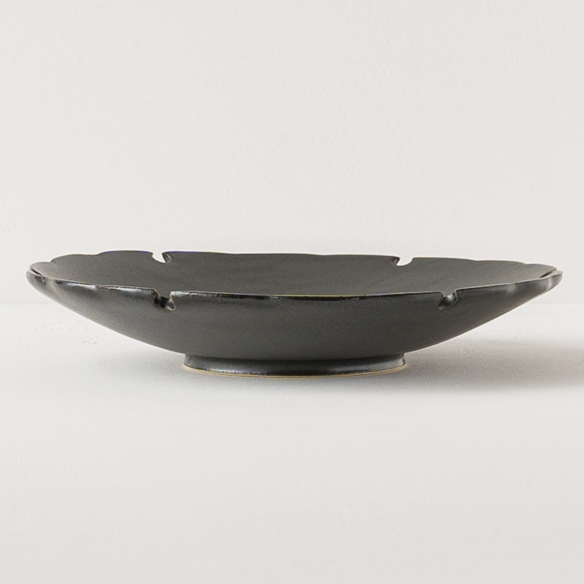 雪輪文様が美しいyoshida potteryの雪輪皿