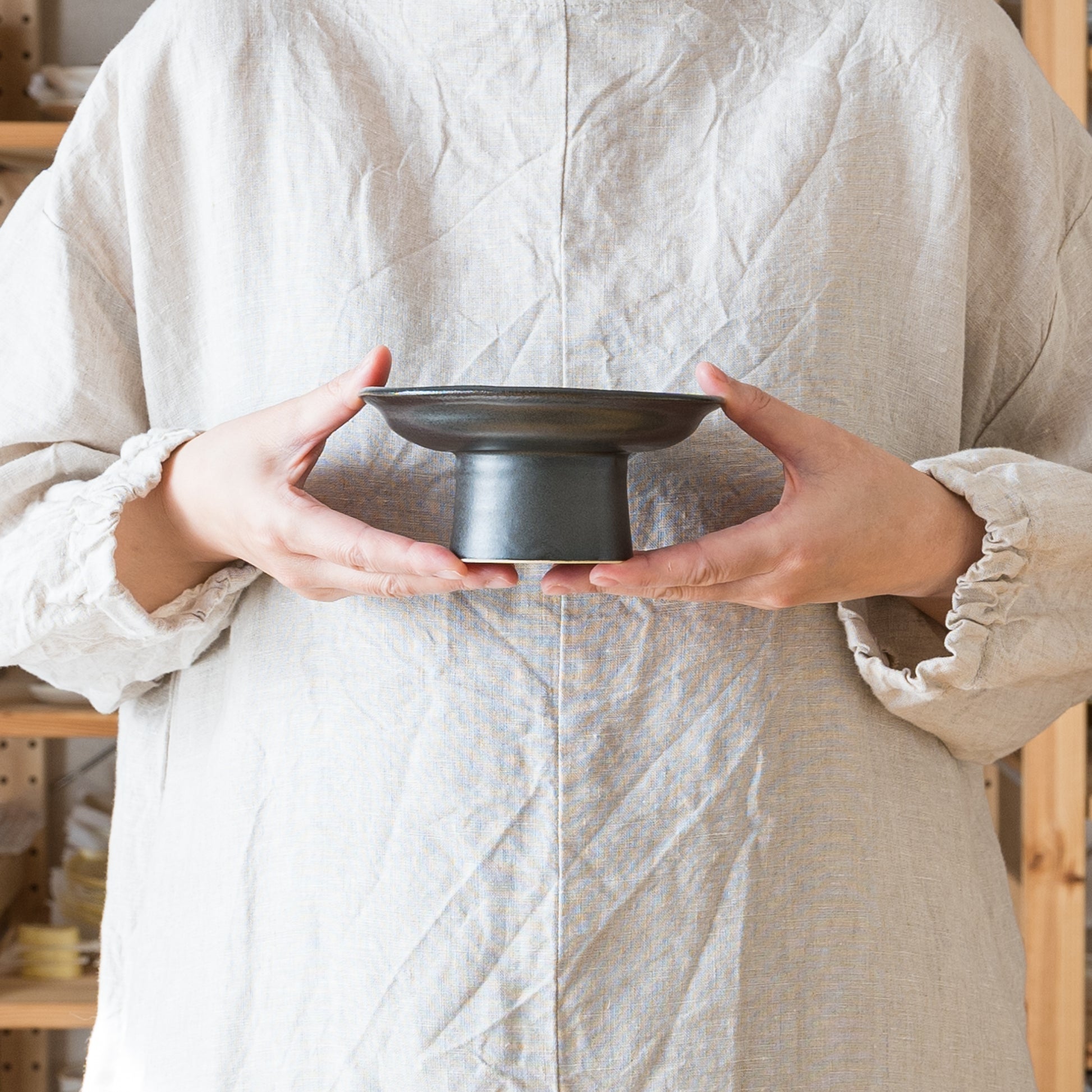 凛とした佇まいが素敵なyoshida potteryの高杯皿