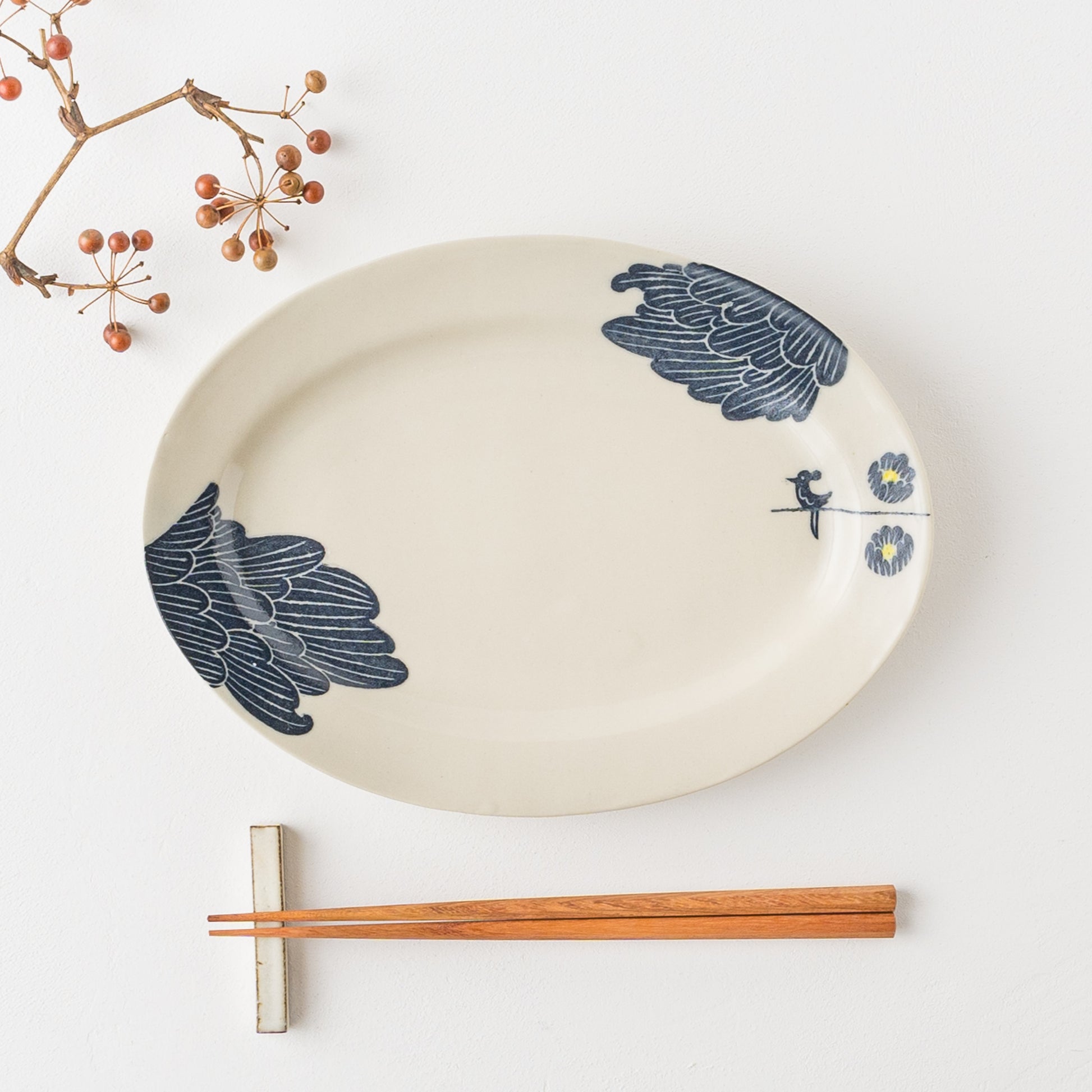 食卓を素敵に彩ってくれる吉村尚子さんのオーバル皿