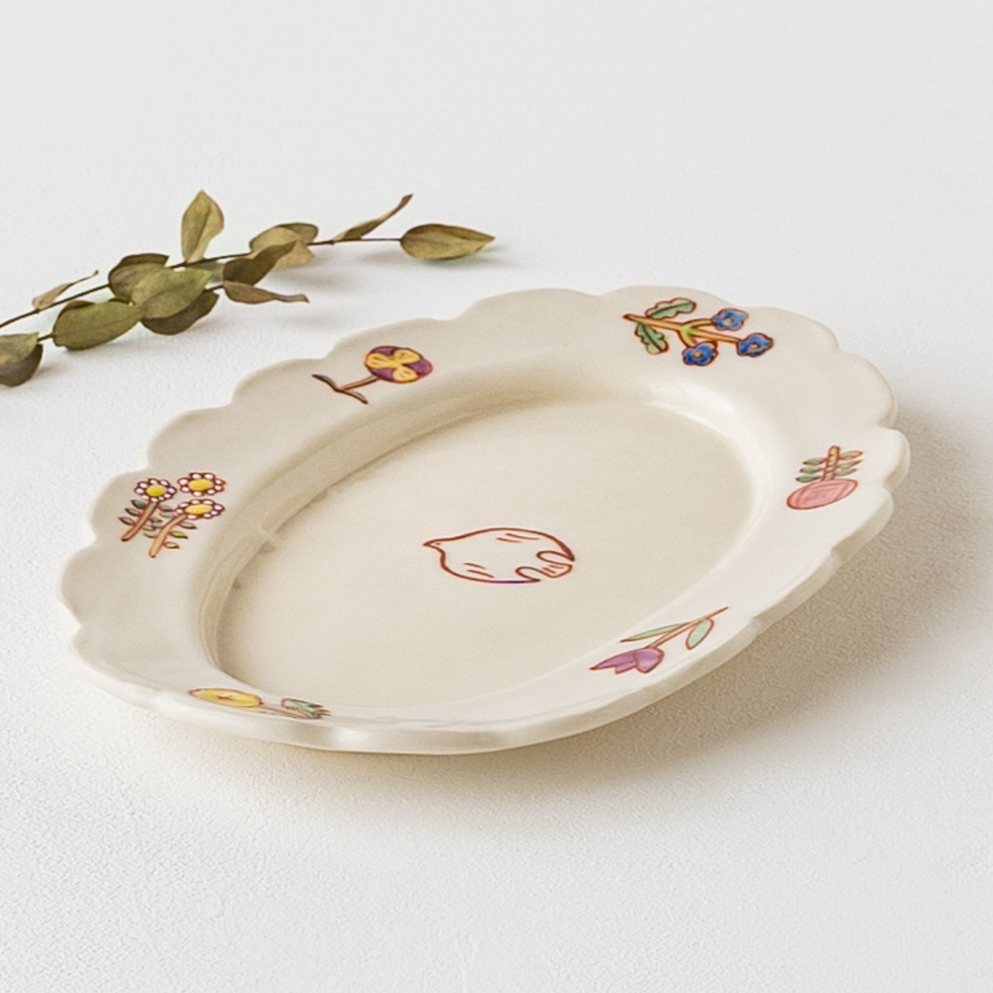 パスタやペンネが可愛く映える長浜由起子さんの小花絵付オーバル皿