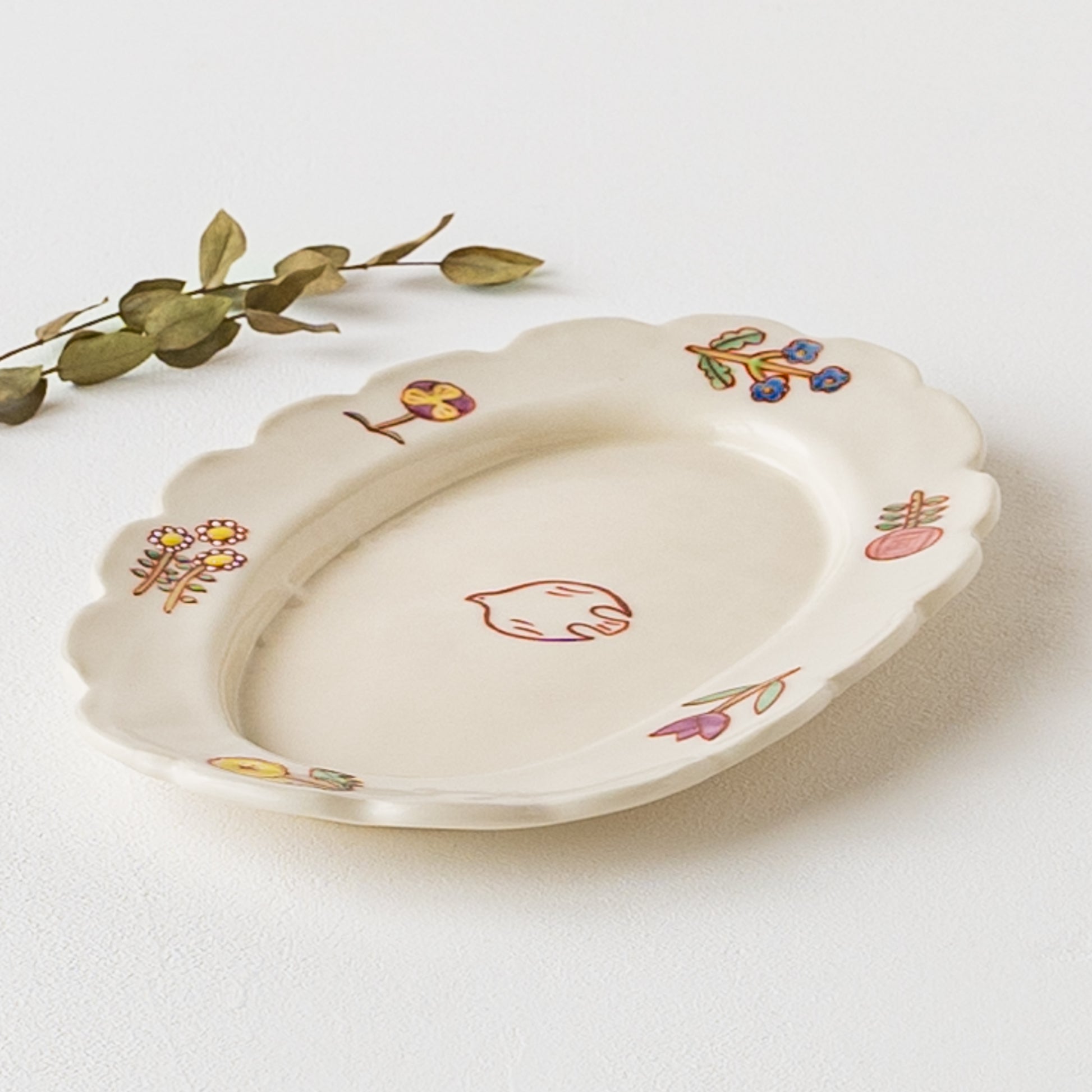 パスタやペンネが可愛く映える長浜由起子さんの小花絵付オーバル皿