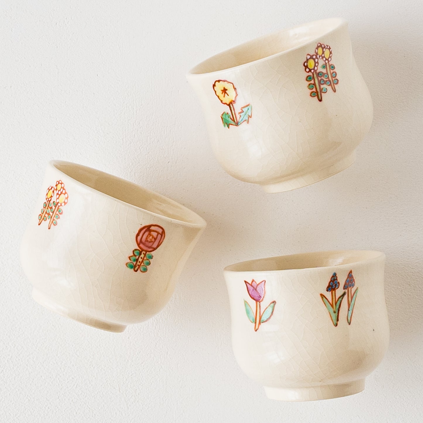 色鮮やかな小花にほっこり癒される長浜由起子さんの小花絵付フリーカップ