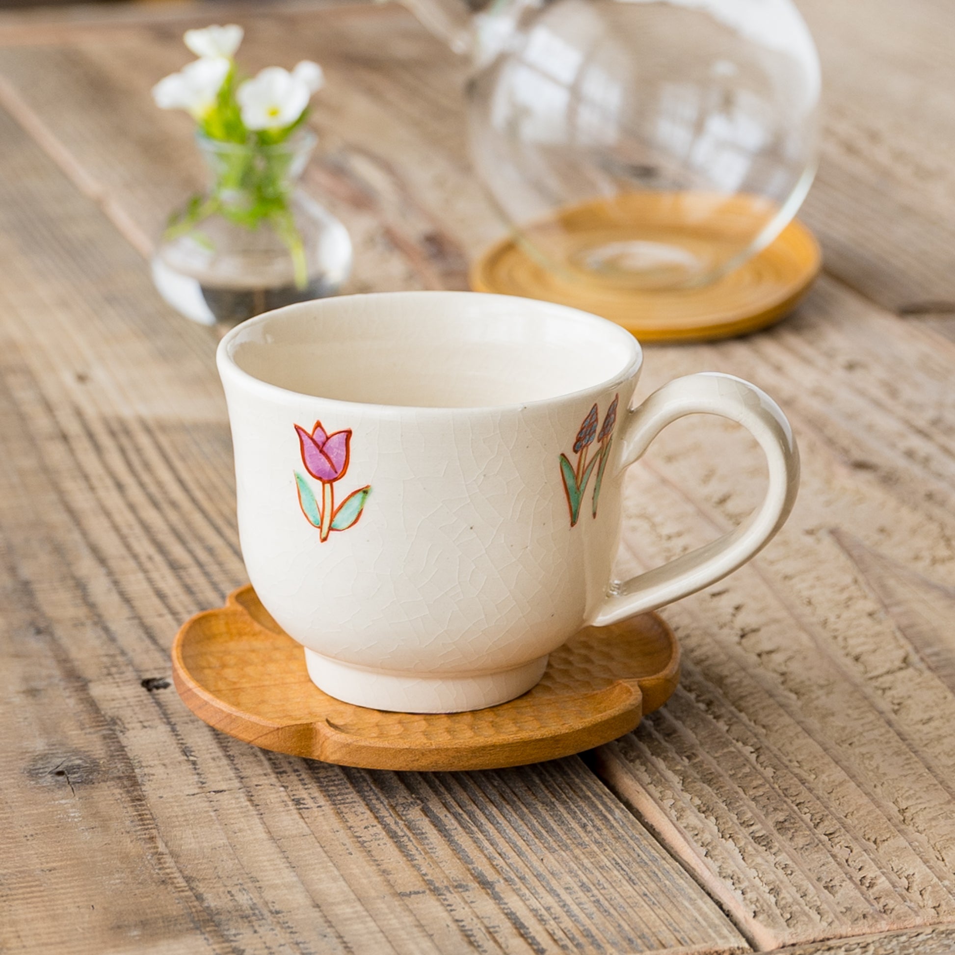 おうちでゆっくりカフェ気分を味わえる長浜由起子さんの小花絵付マグ