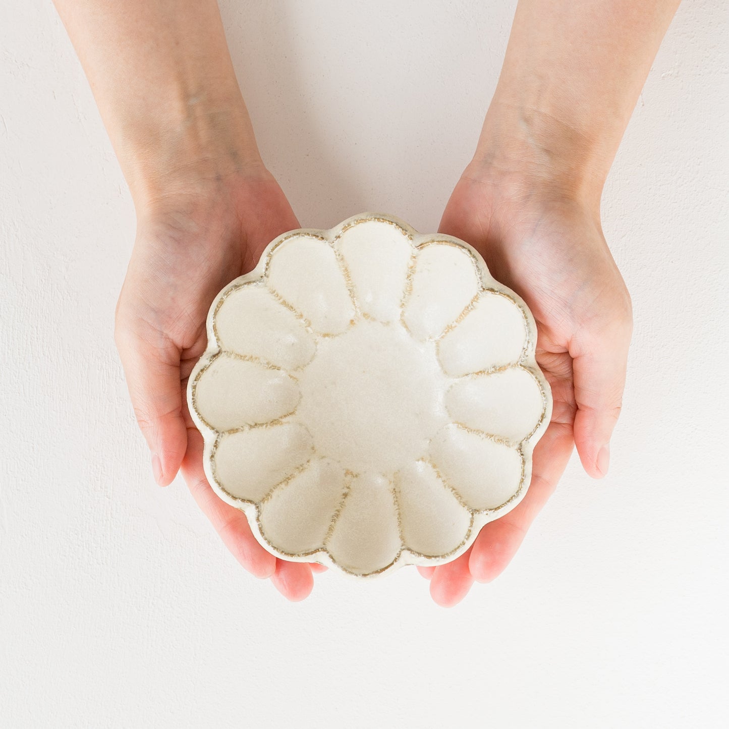 おうち時間を心地よくしてくれる美濃焼の輪花小鉢