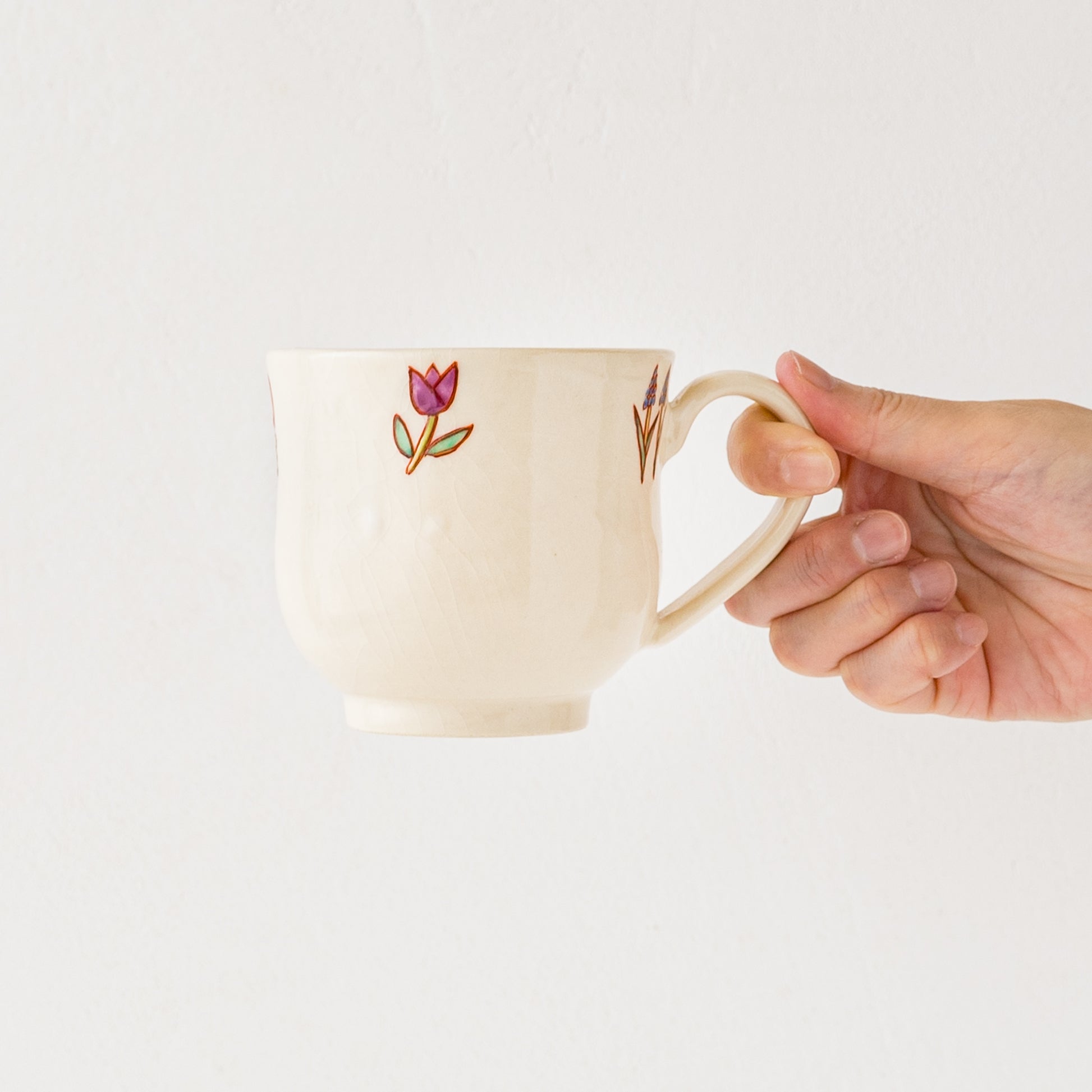 いつものコーヒーがもっと美味しくなる長浜由起子さんの小花絵付マグ