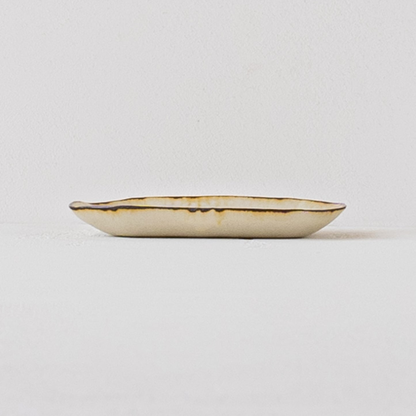 食卓に品をもたらしてくれるツキゾエハルさんの皮鯨角豆皿