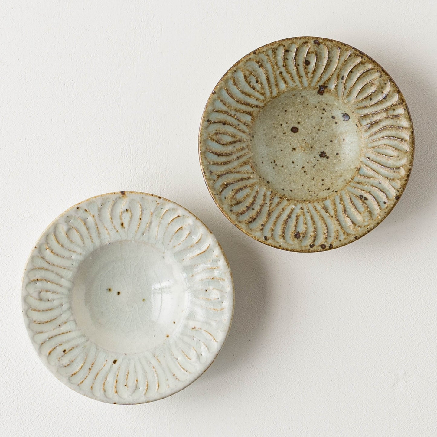 伊藤豊さんの花紋小皿