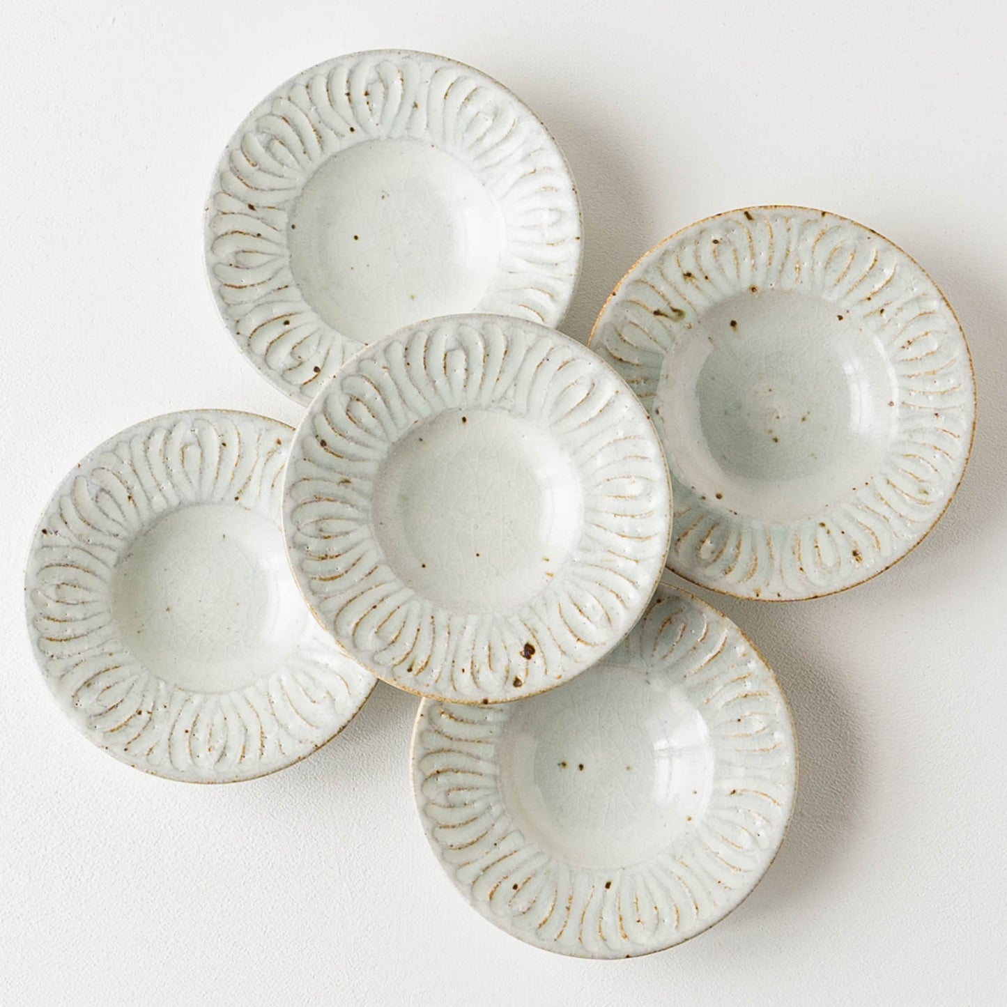 伊藤豊さんの花紋小皿粉引き