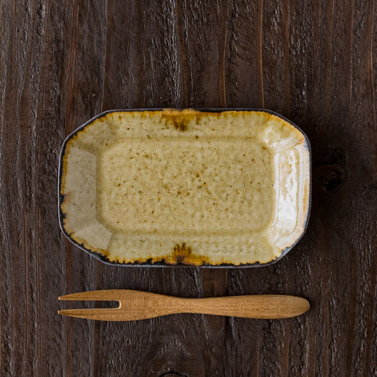 ツキゾエハルさんの皮鯨角豆皿コハク