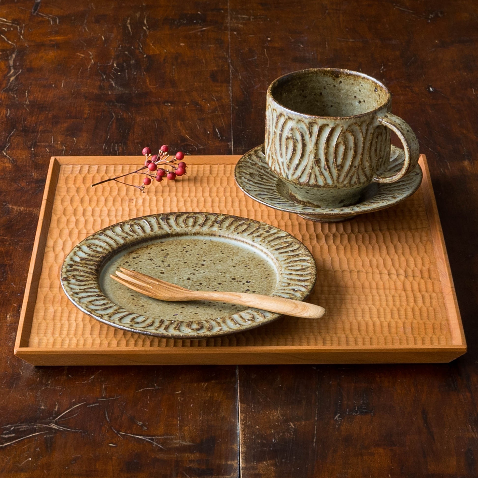伊藤豊さんのもえぎ花紋のうつわ