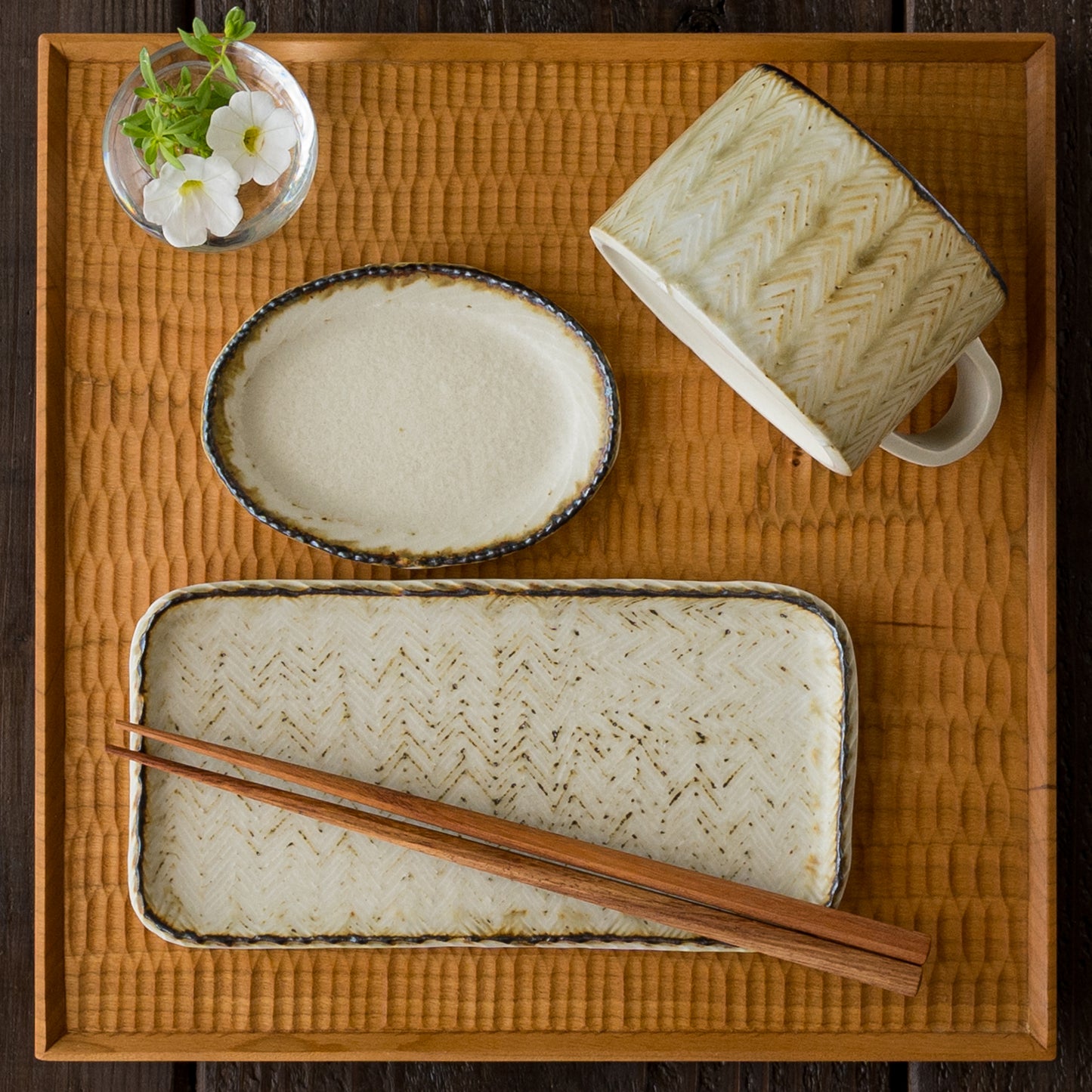 おうちごはんを品よく演出してくれるツキゾエハルさんの皮鯨のうつわ