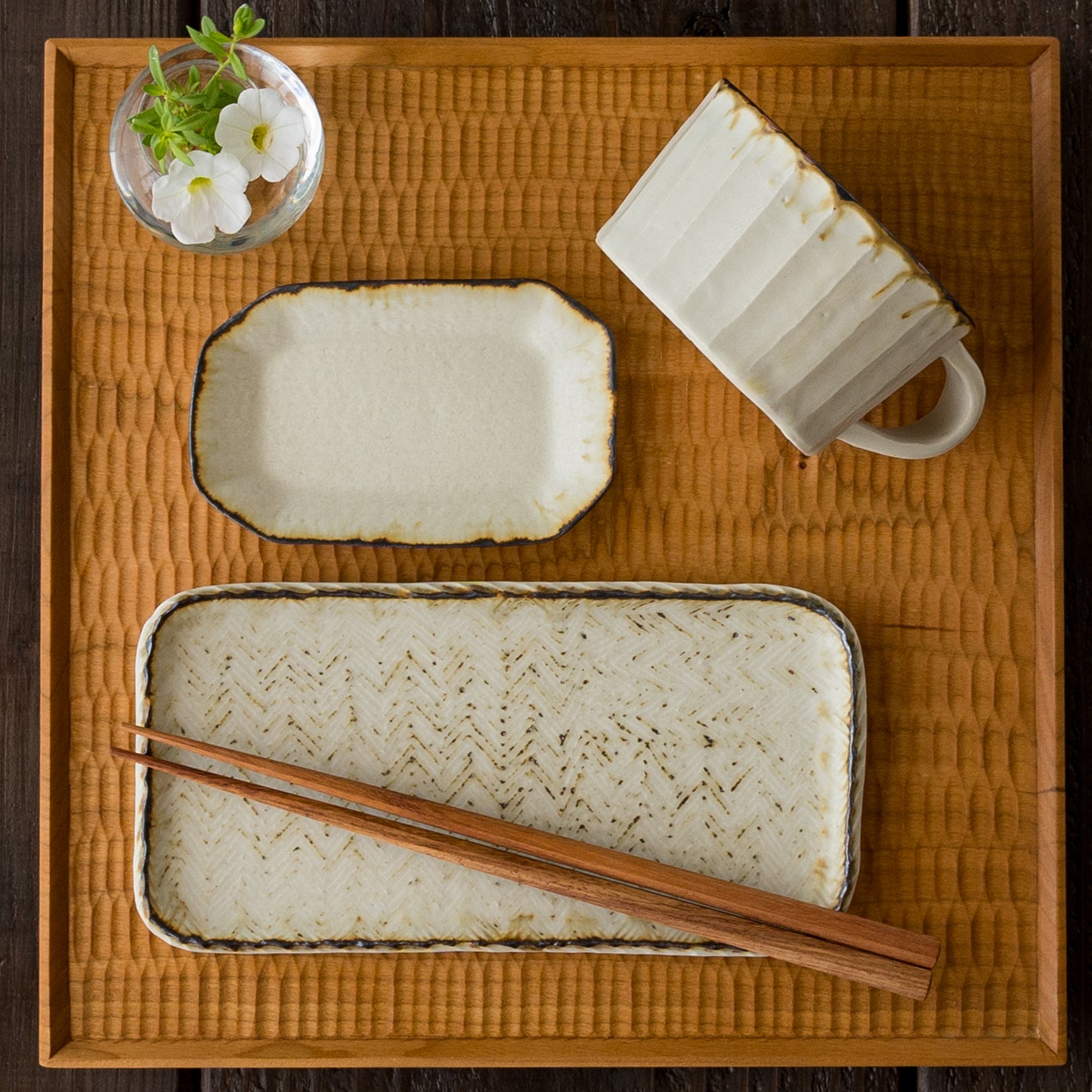 優雅で素敵な食卓にしてくれるツキゾエハルさんの皮鯨のうつわ
