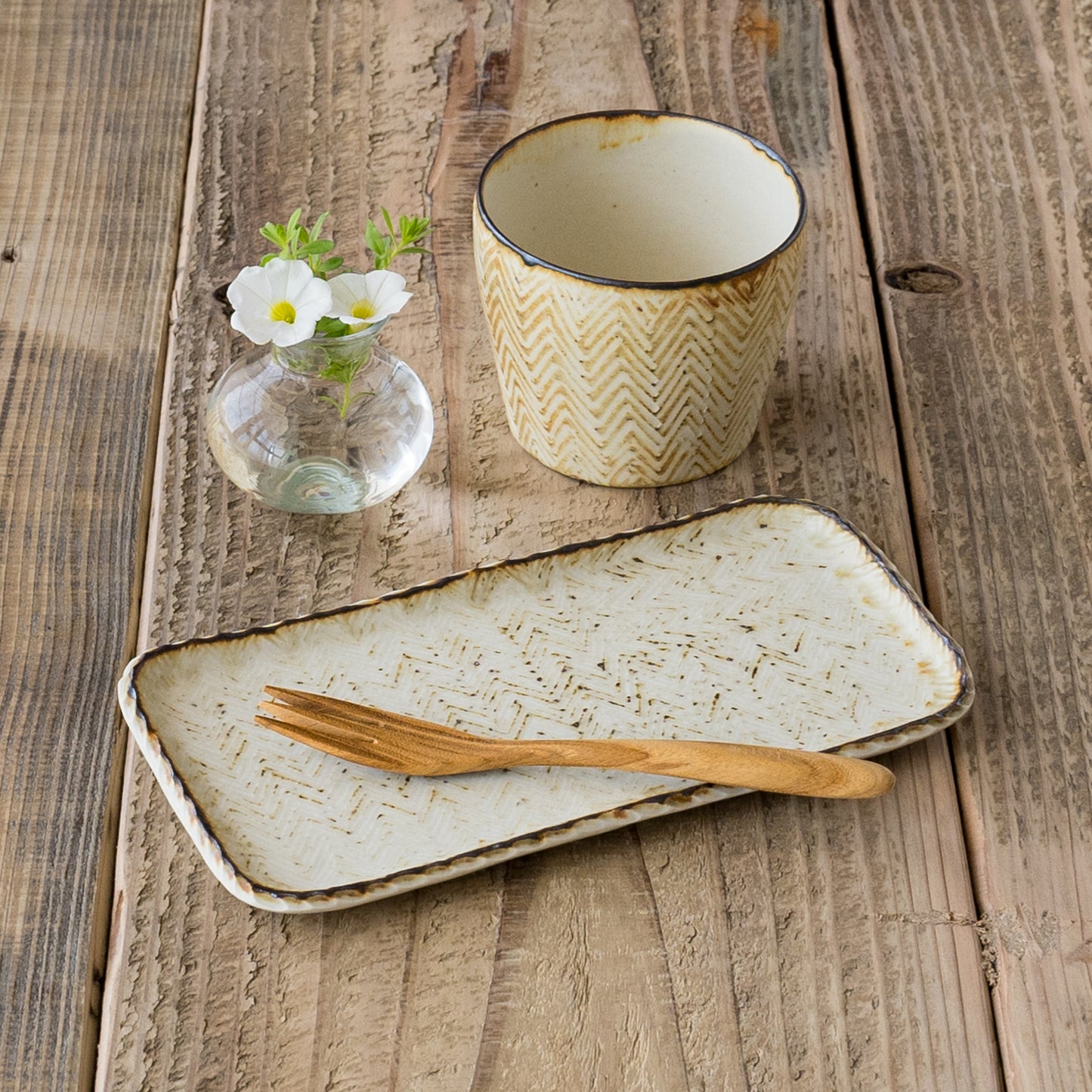 おうち時間をもっと豊かにしてくれるツキゾエハルさんの皮鯨のうつわ