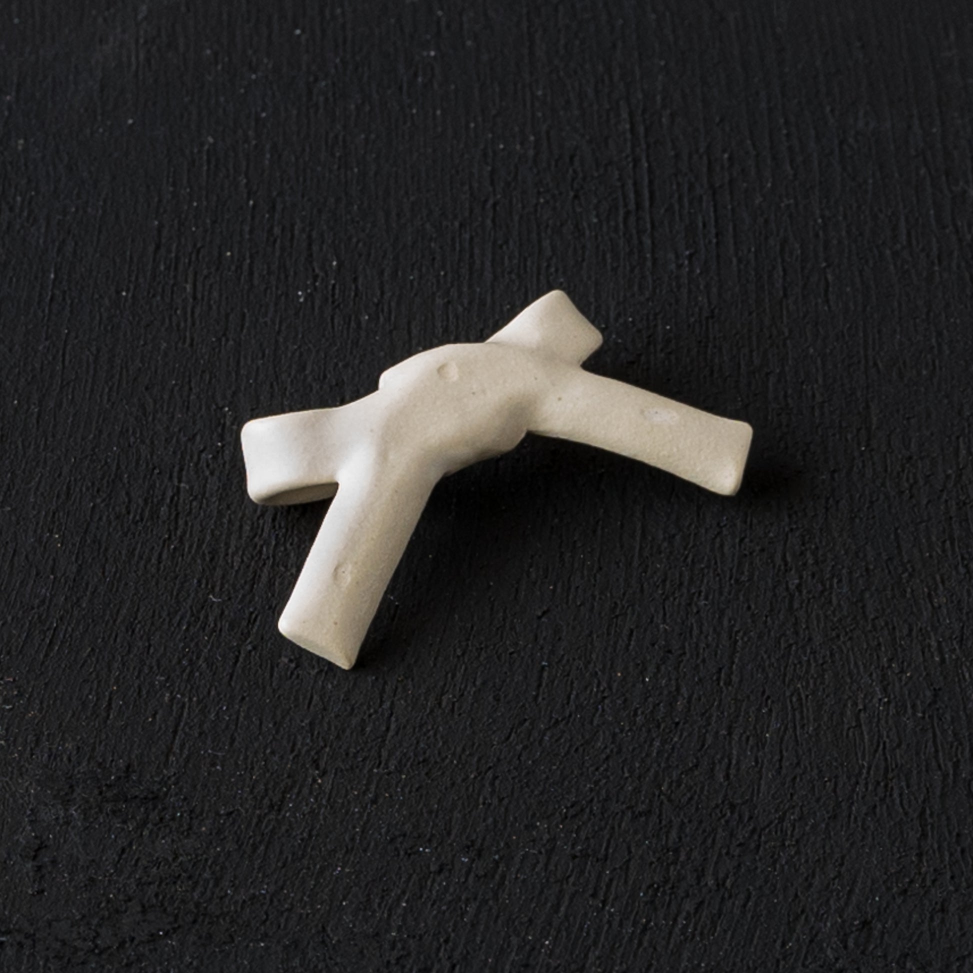 食卓をもっと可愛らしく演出してくれる辻本路さんのリボンの箸置き