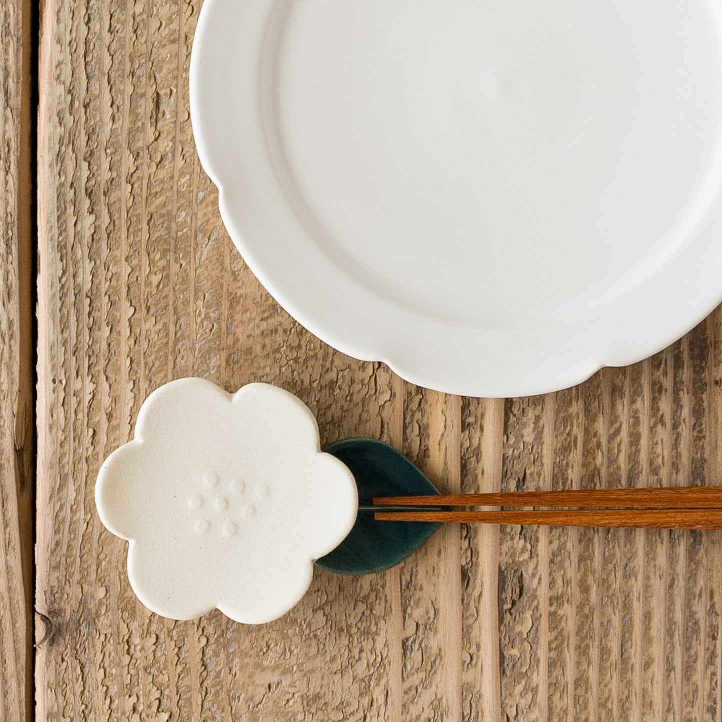 可愛い食卓に変えてくれる辻本路さんの花小皿