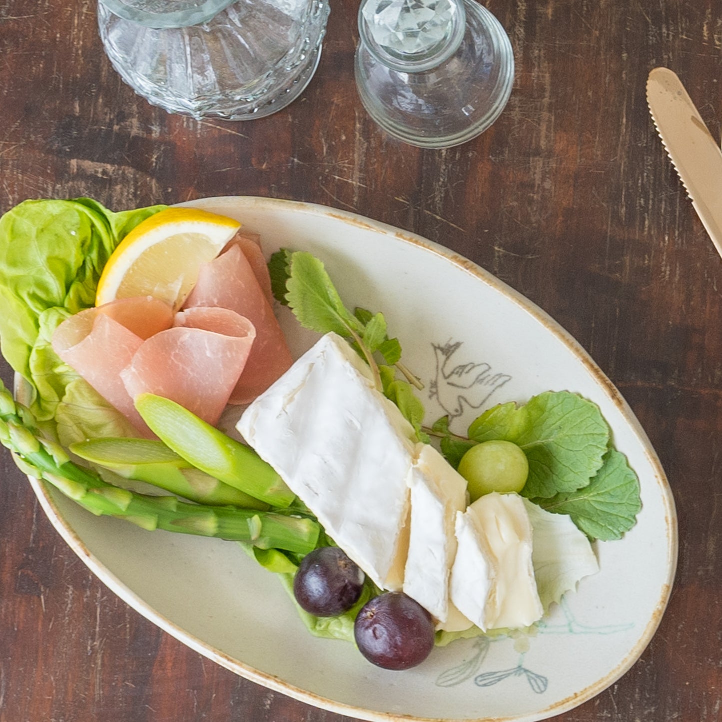 食卓を素敵に彩ってくれる鈴木しのぶさんのラヴィエ皿