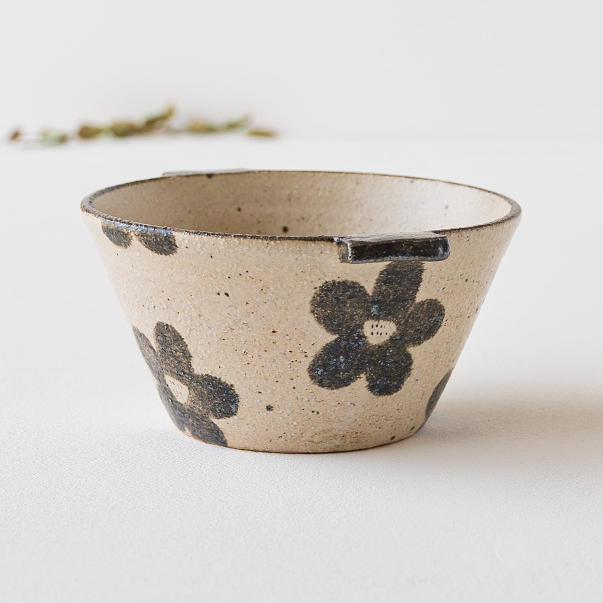 小丼としても使えて嬉しい岡村朝子さんの耳付き台形スープボウル