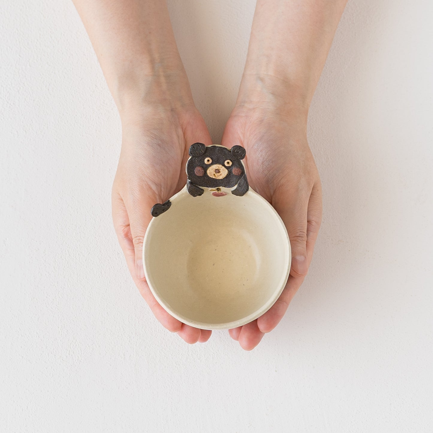やさし気なクマのカオに心が和む山田裕恵さんのヨーグルトカップ