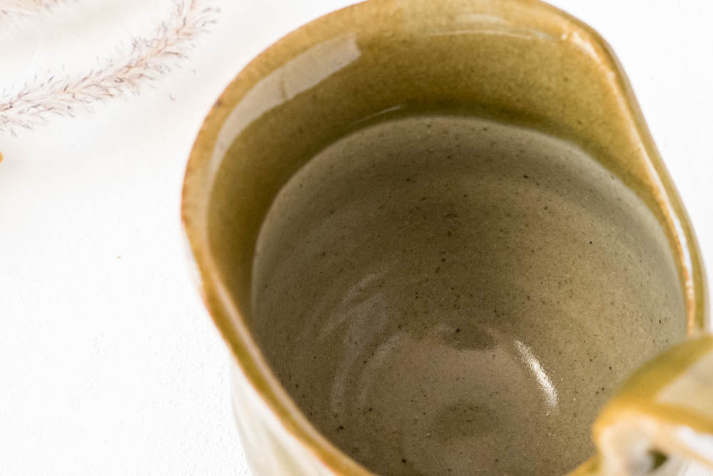 飴釉の作家の水差し
