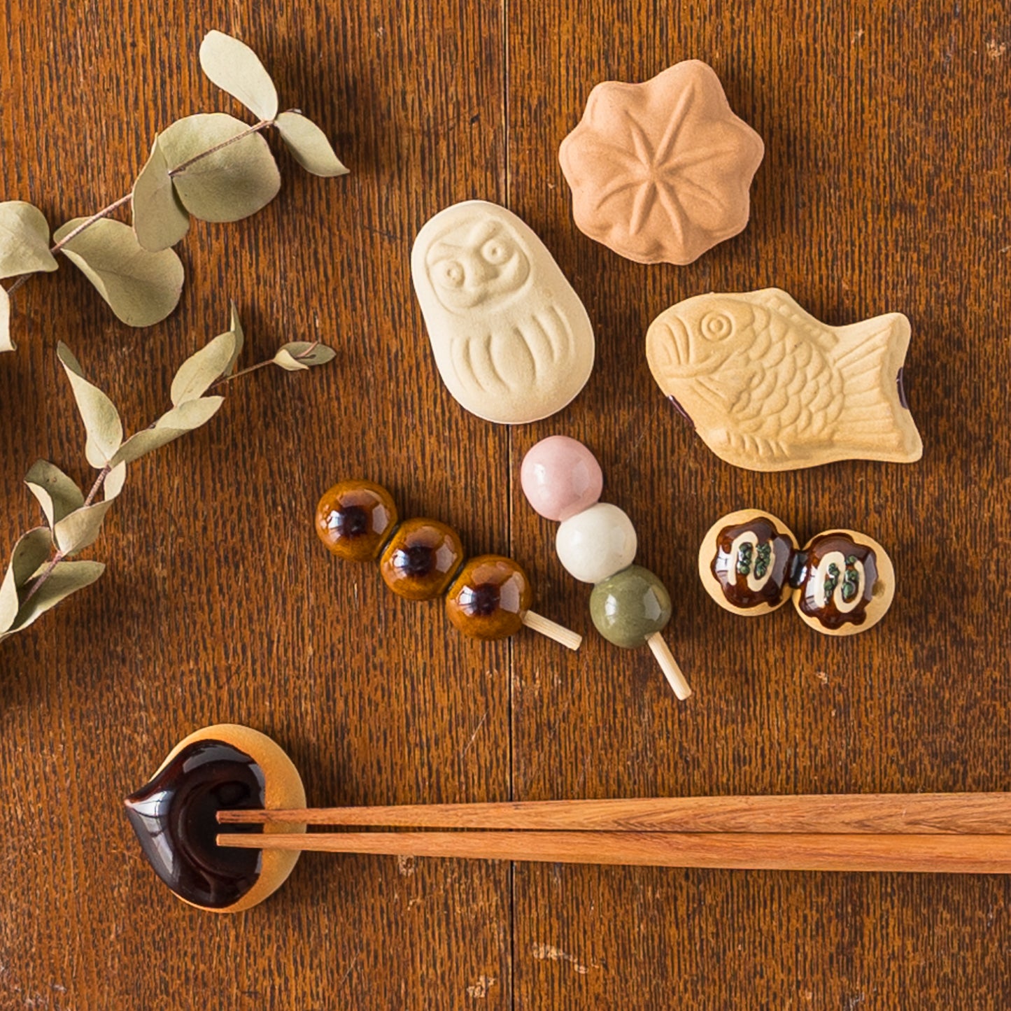食卓に笑顔を運んでくれるイホシロ窯の和菓子シリーズの箸置き