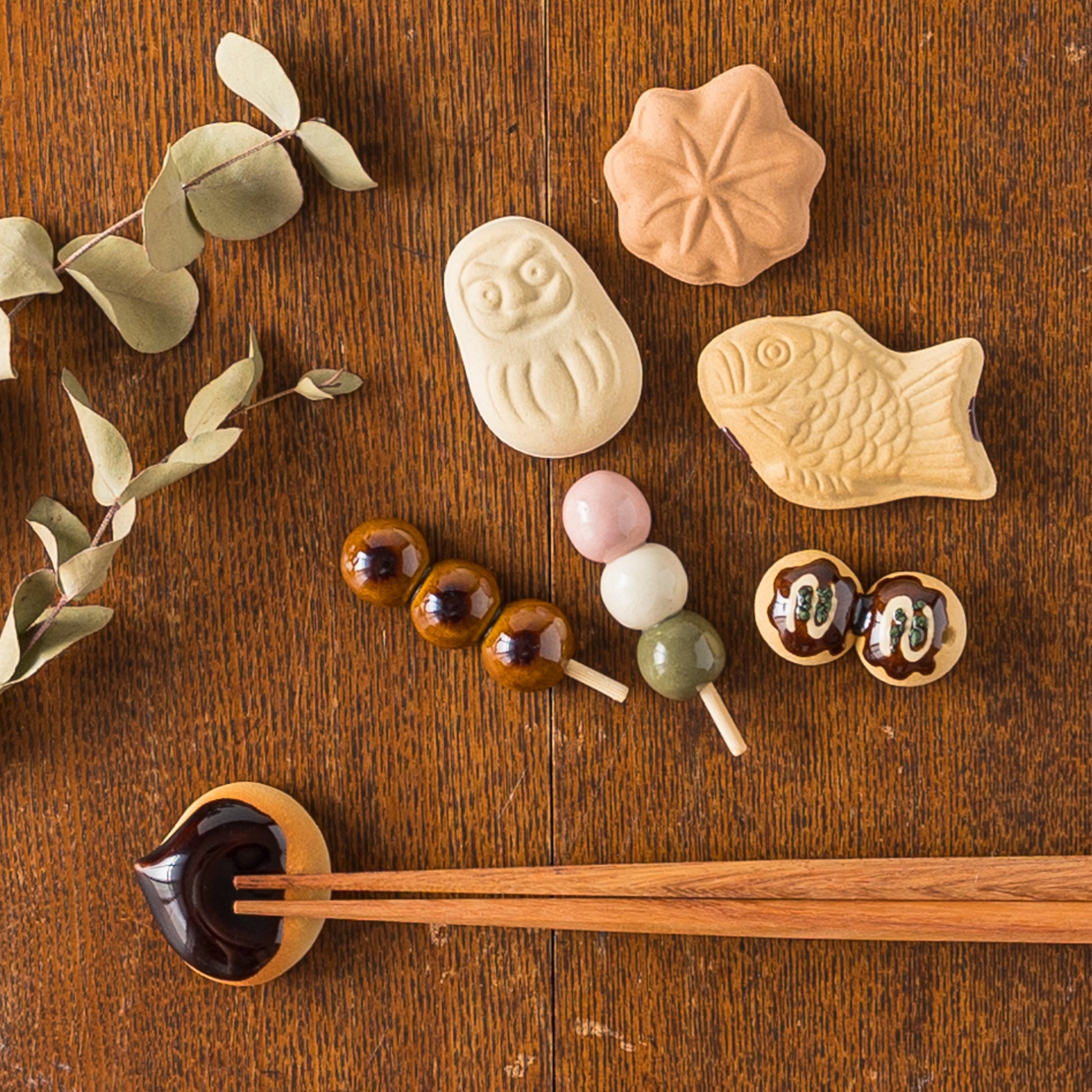食卓に笑顔を運んでくれるイホシロ窯の和菓子シリーズの箸置き