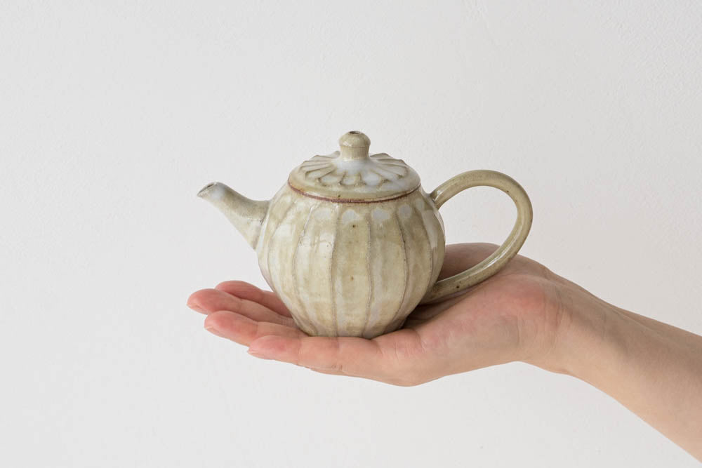 笠原良子さんの鎬の茶器
