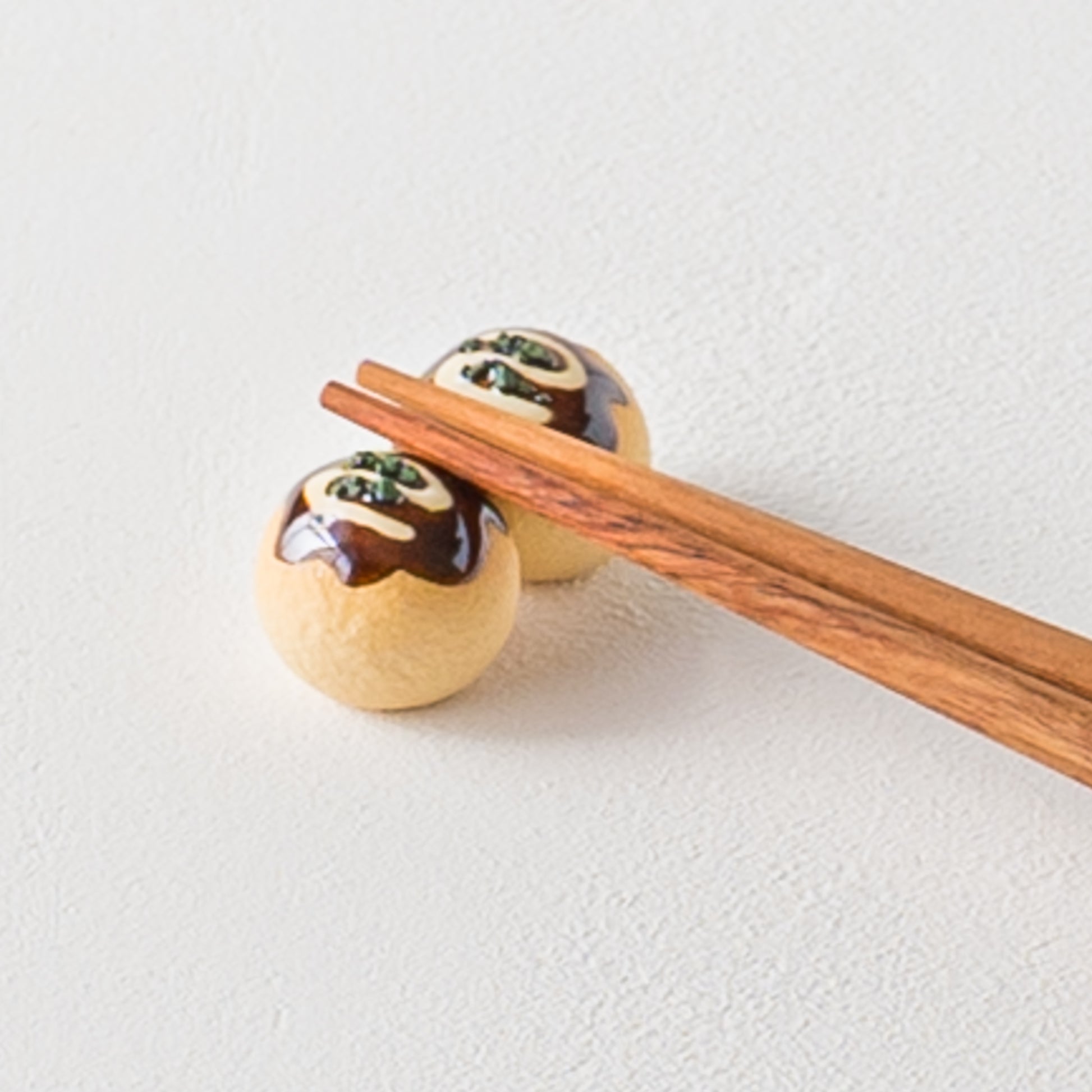 ついついいつも使ってしまうイホシロ窯のタコ焼きの箸置き