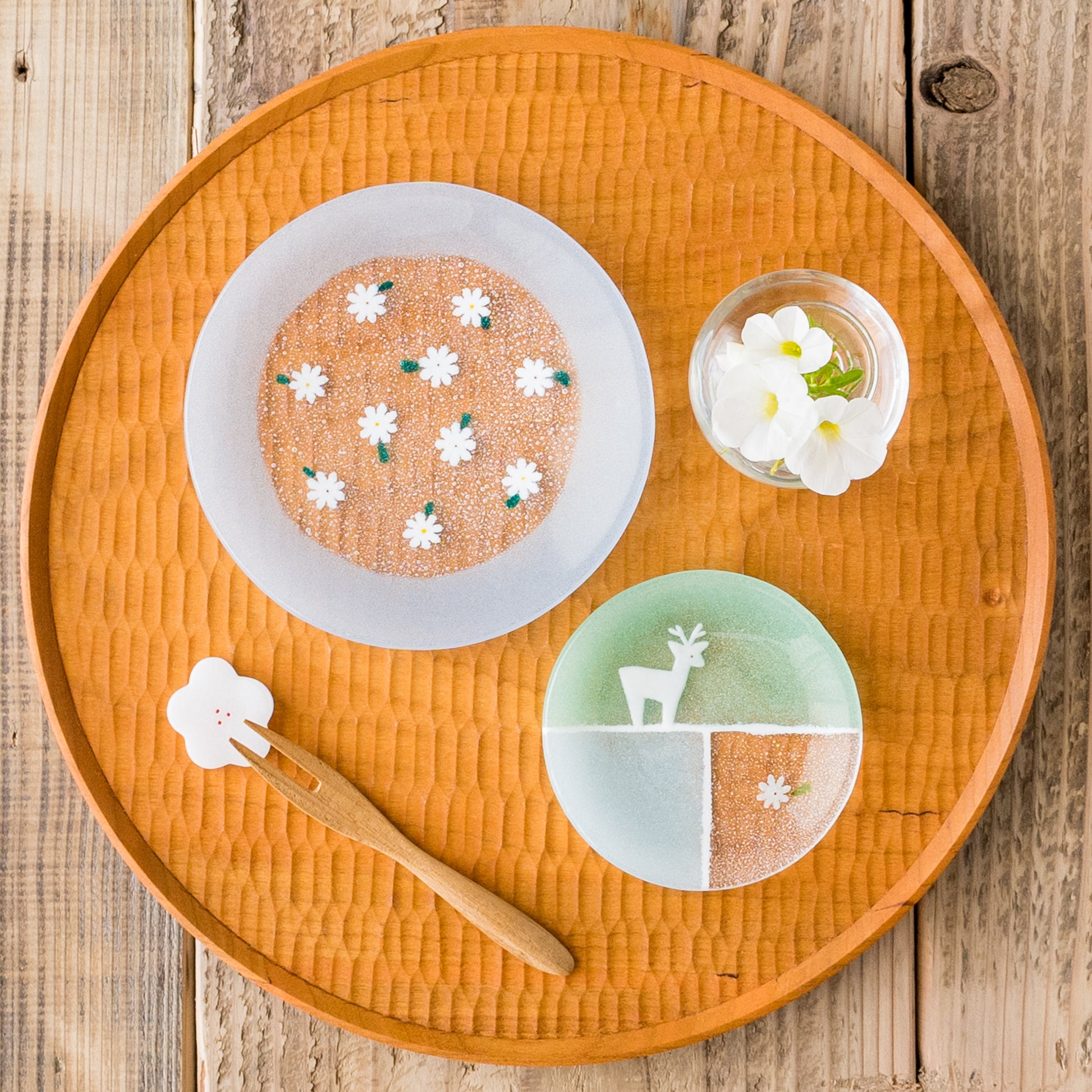 食卓が優しさに包まれる石塚悠さんの鹿のどうぶつ豆皿とお花皿クラシック