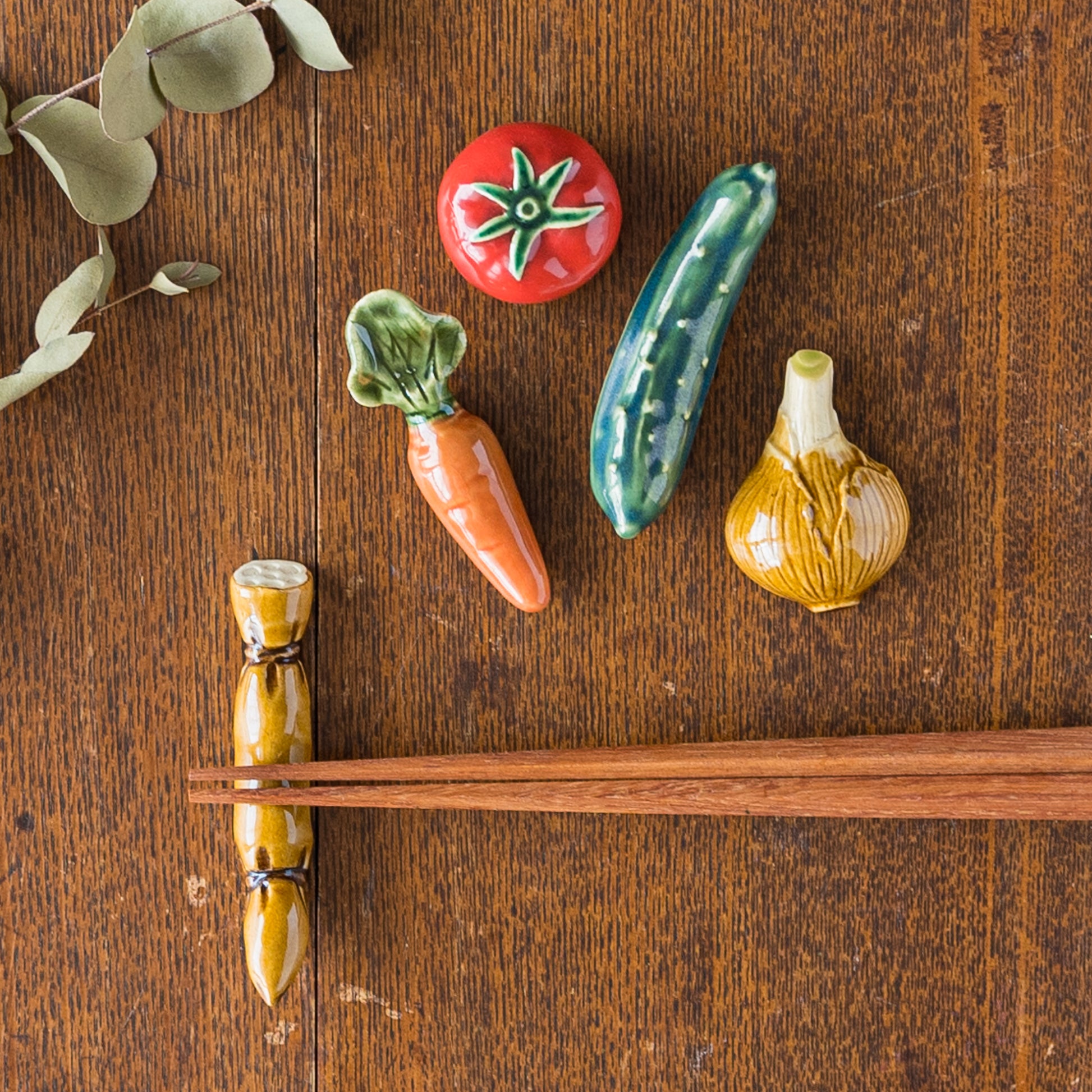 食卓に笑顔を運んでくれるイホシロ窯のお野菜シリーズの箸置き