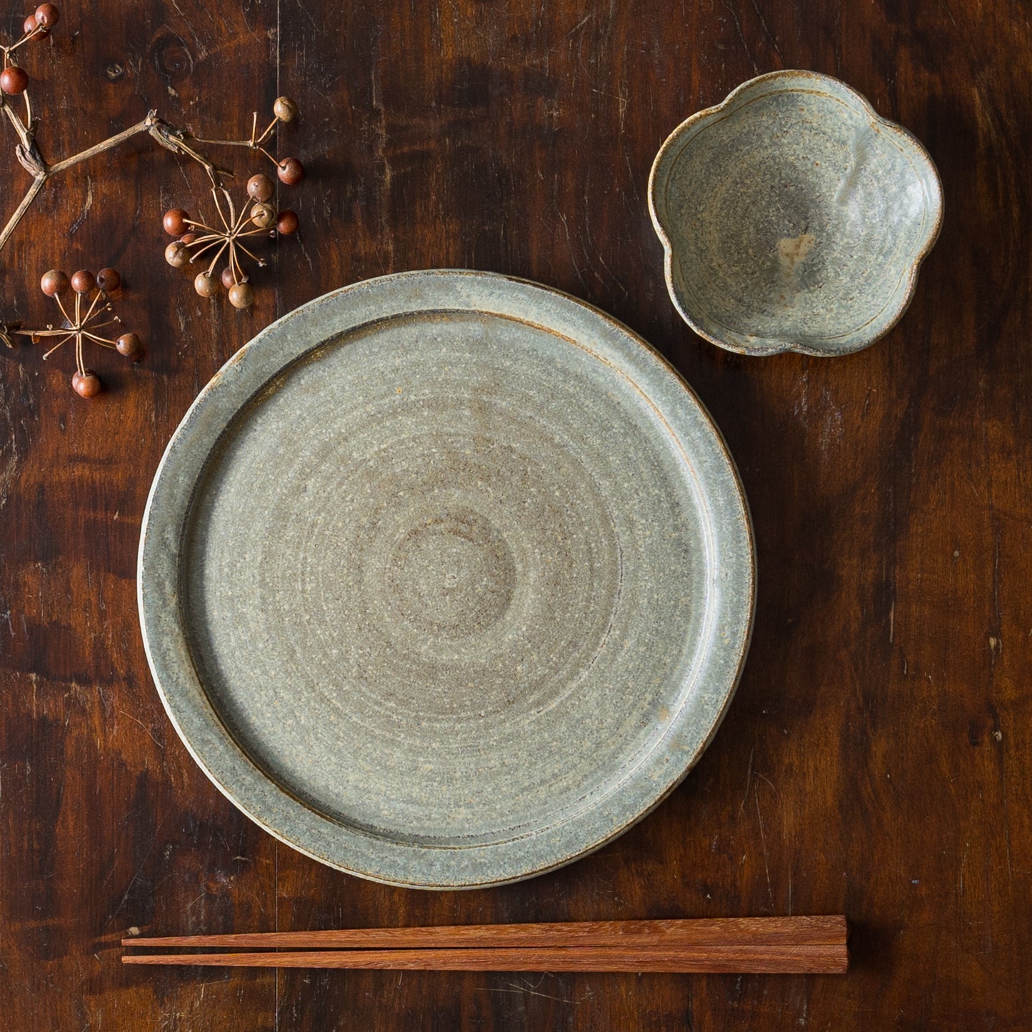 食卓を素敵に彩ってくれる吉永哲子さんのさびあさぎの器