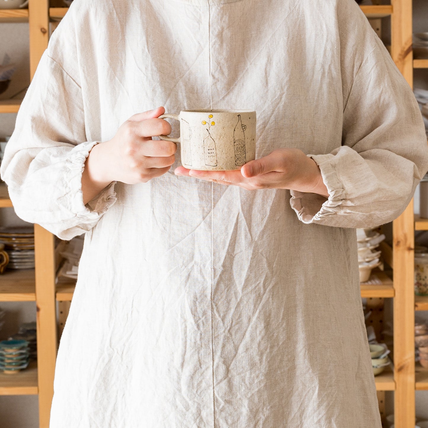 岡村朝子さんのミモザのマグ