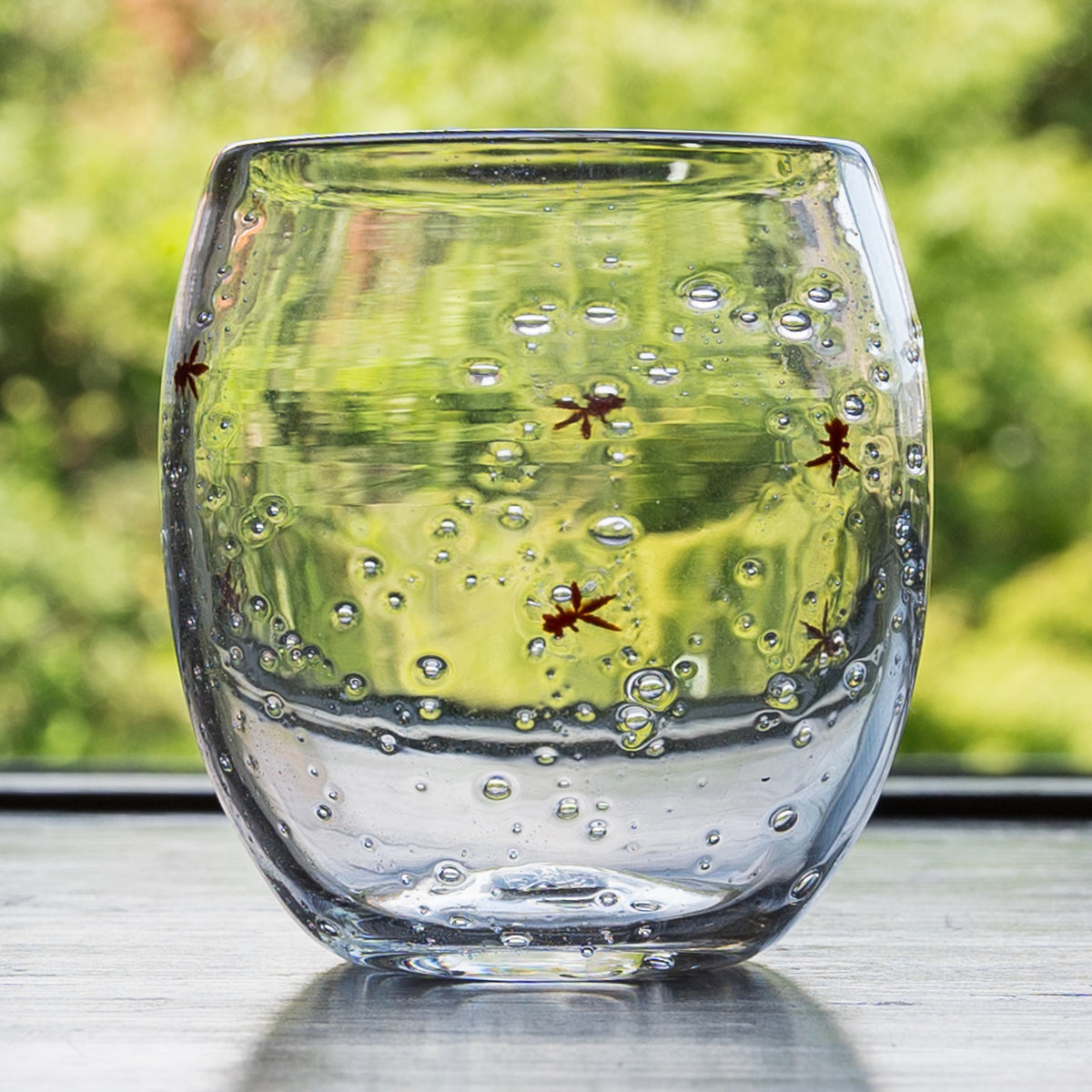 丸みフォルムがかわいらしい極楽寺がらす工房の金魚グラス