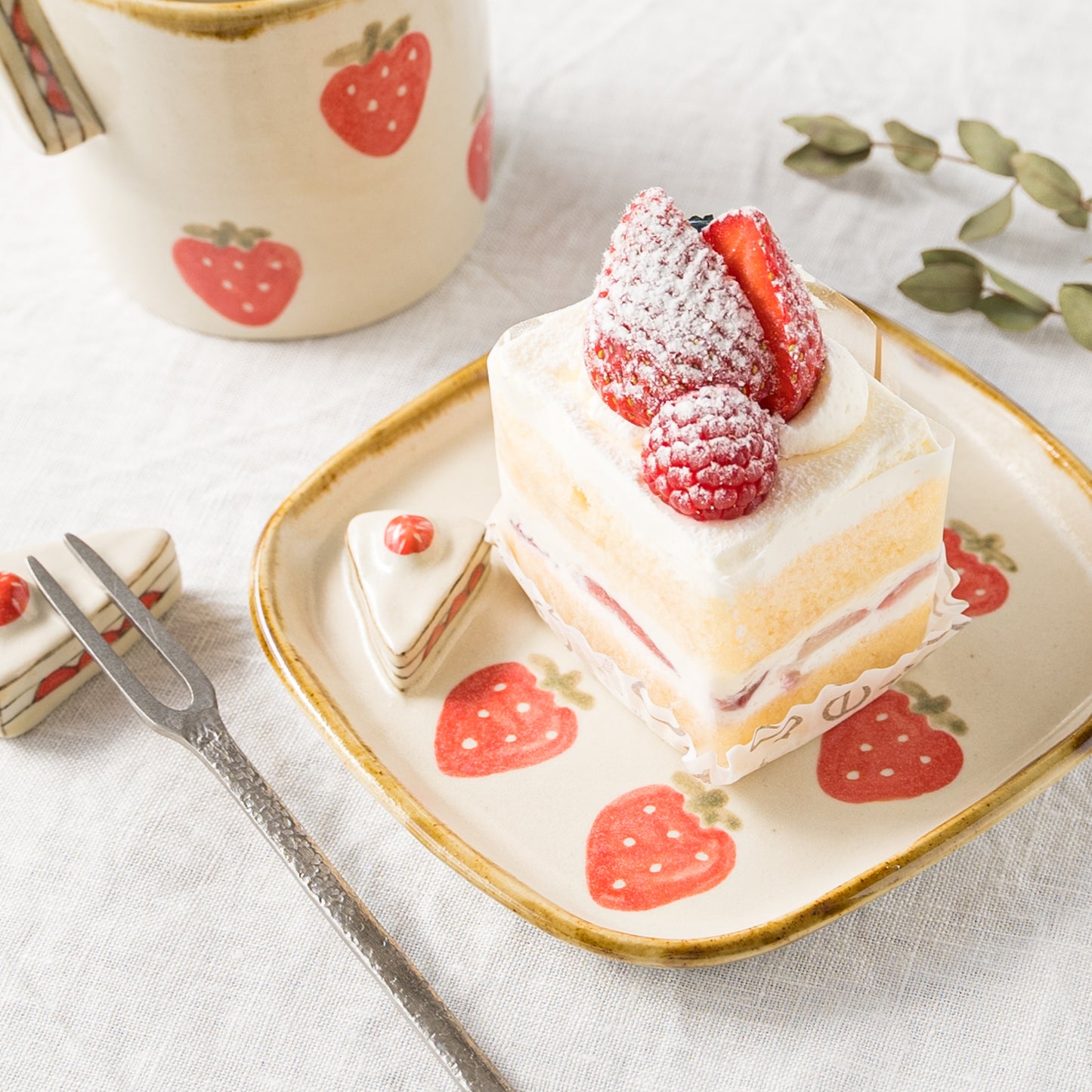 ショートケーキがもっと美味しくなる梶田慶さんのいちごの四角皿