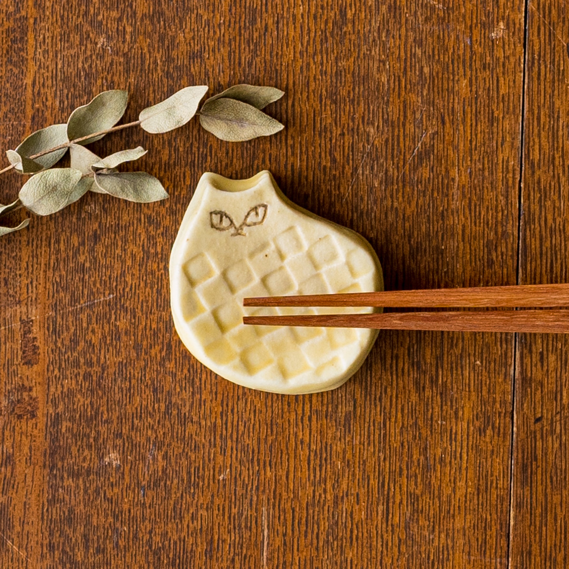 食卓を可愛く演出してくれる庄司千晶さんのねこの箸置き