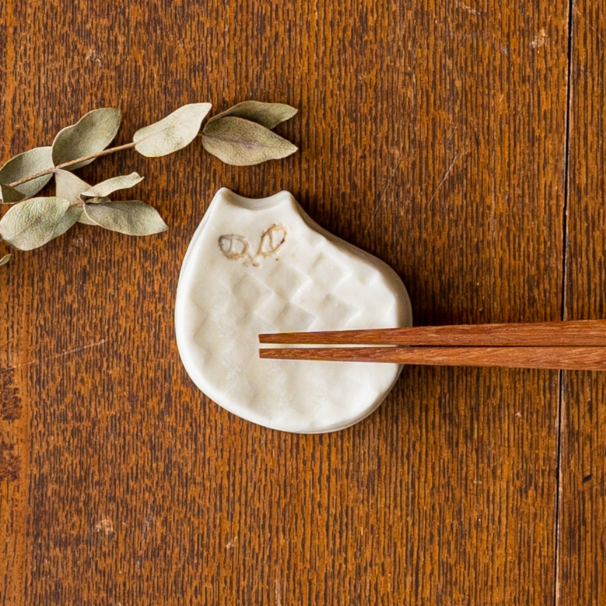 食卓がぱっと明るく楽しくなる庄司千晶さんのねこの箸置き