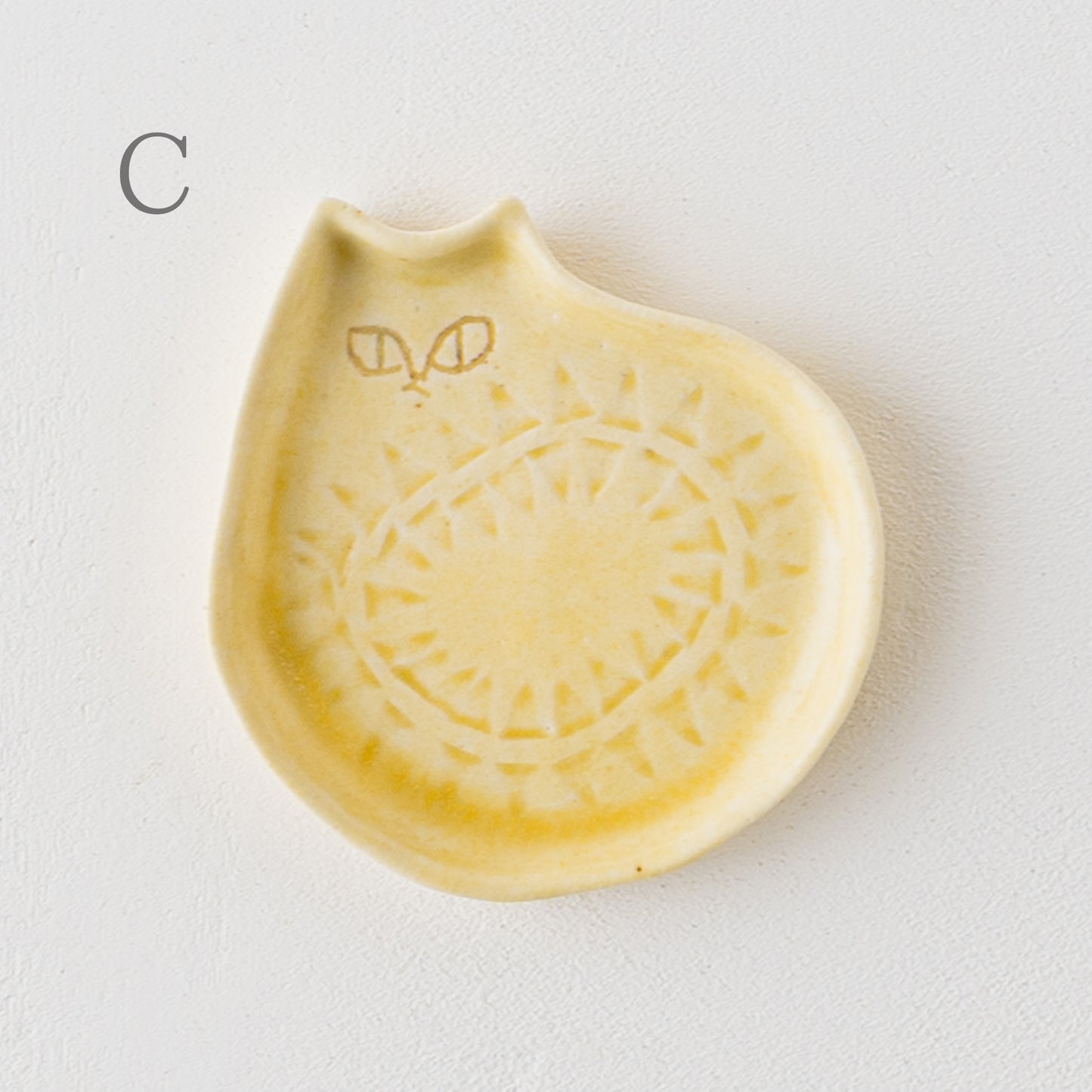 模様も可愛くてほっこり癒される庄司千晶さんのねこのお皿