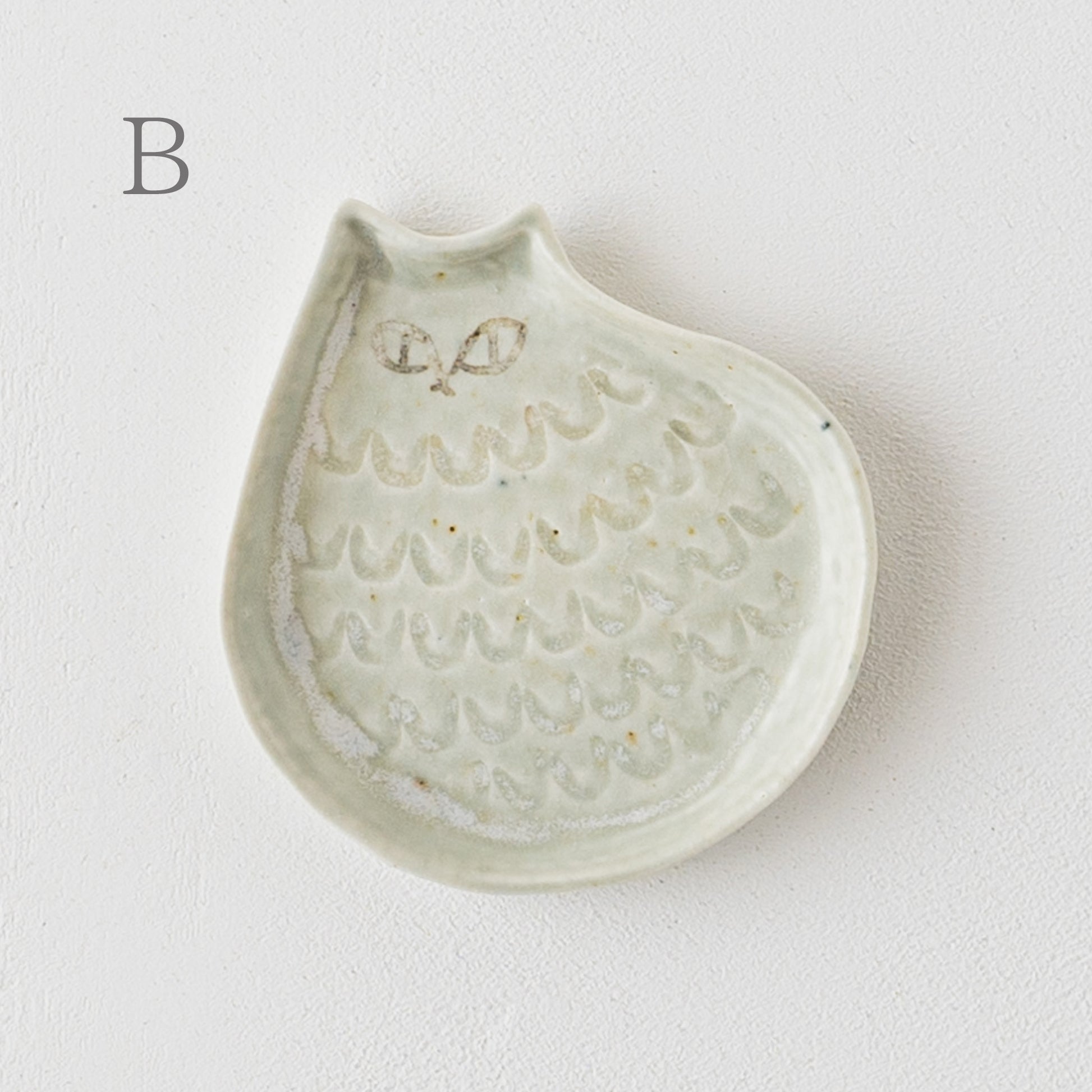 表情がたまらなく可愛い庄司千晶さんのねこのお皿