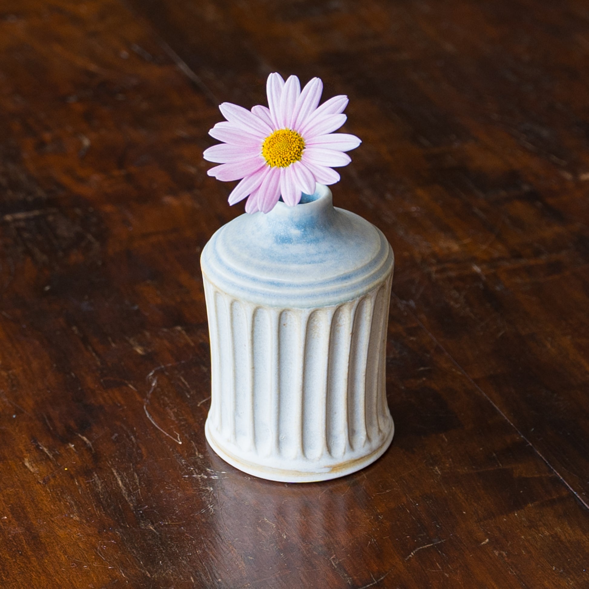 日々の暮らしに彩りを添えてくれる田中志保さんの花器