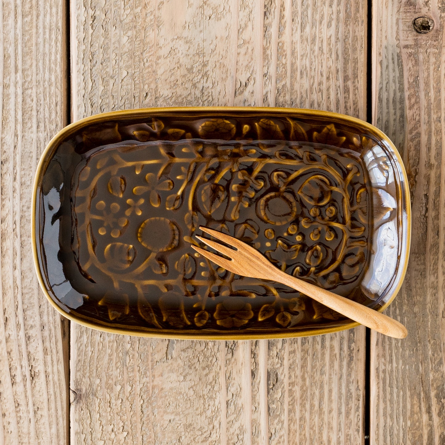 Relief Flower Parade Long Square Plate Brown | Hasamiyaki Wazan Square Plate