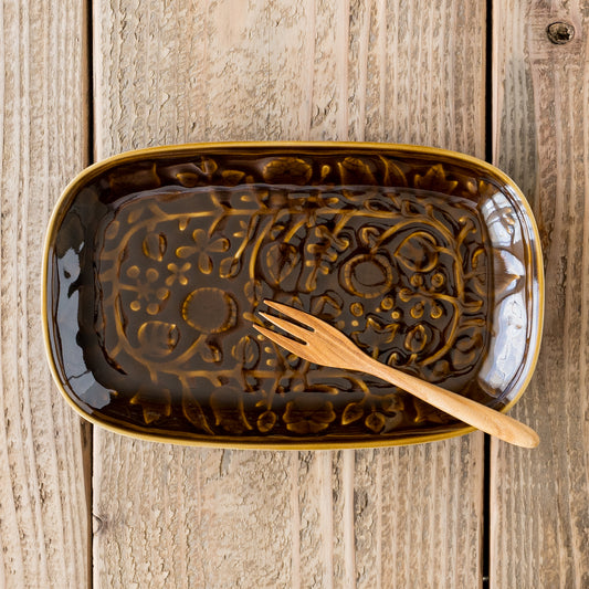 レリーフフラワーパレード　長角皿　ブラウン｜波佐見焼　和山　Hasamiyaki Wazan Square Plate