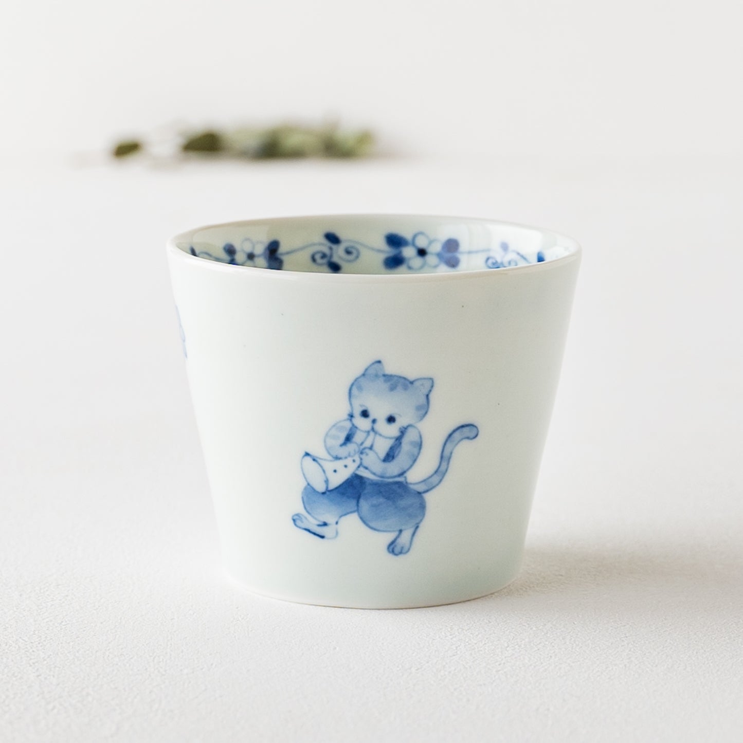石川理恵さんのそば猪口猫ラッパ