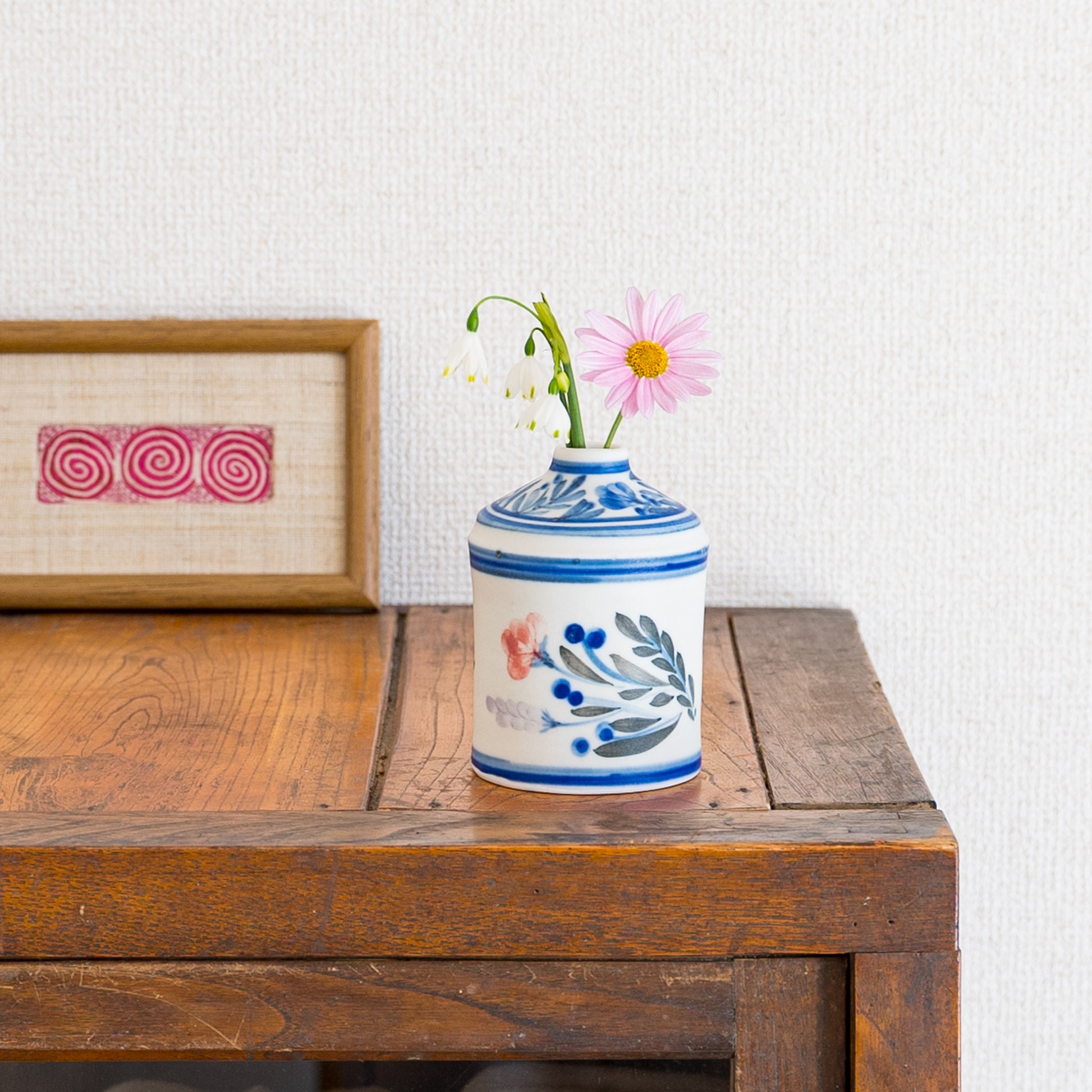 お部屋の雰囲気がぐっと華やかになる田中志保さんの花模様の花器