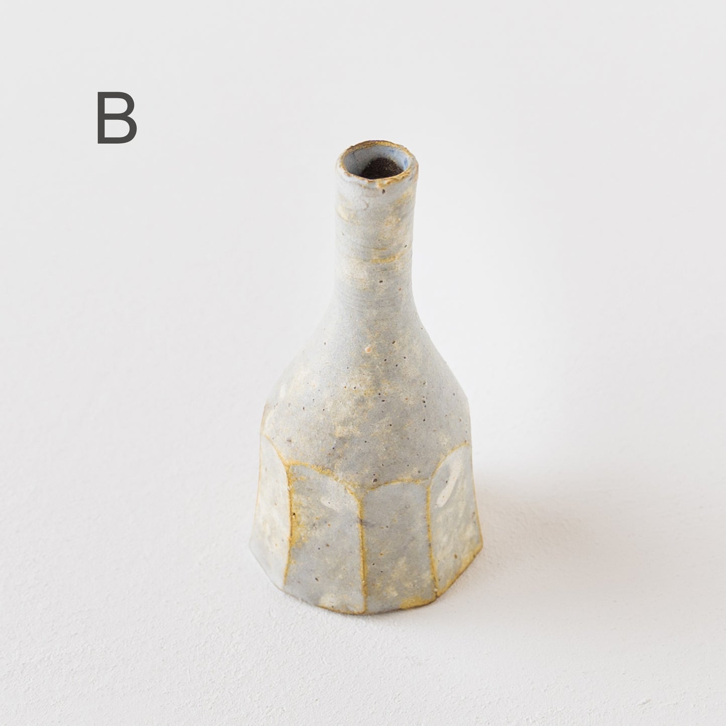 安らいだ気持ちにしてくれる町田裕也さんの一輪挿し