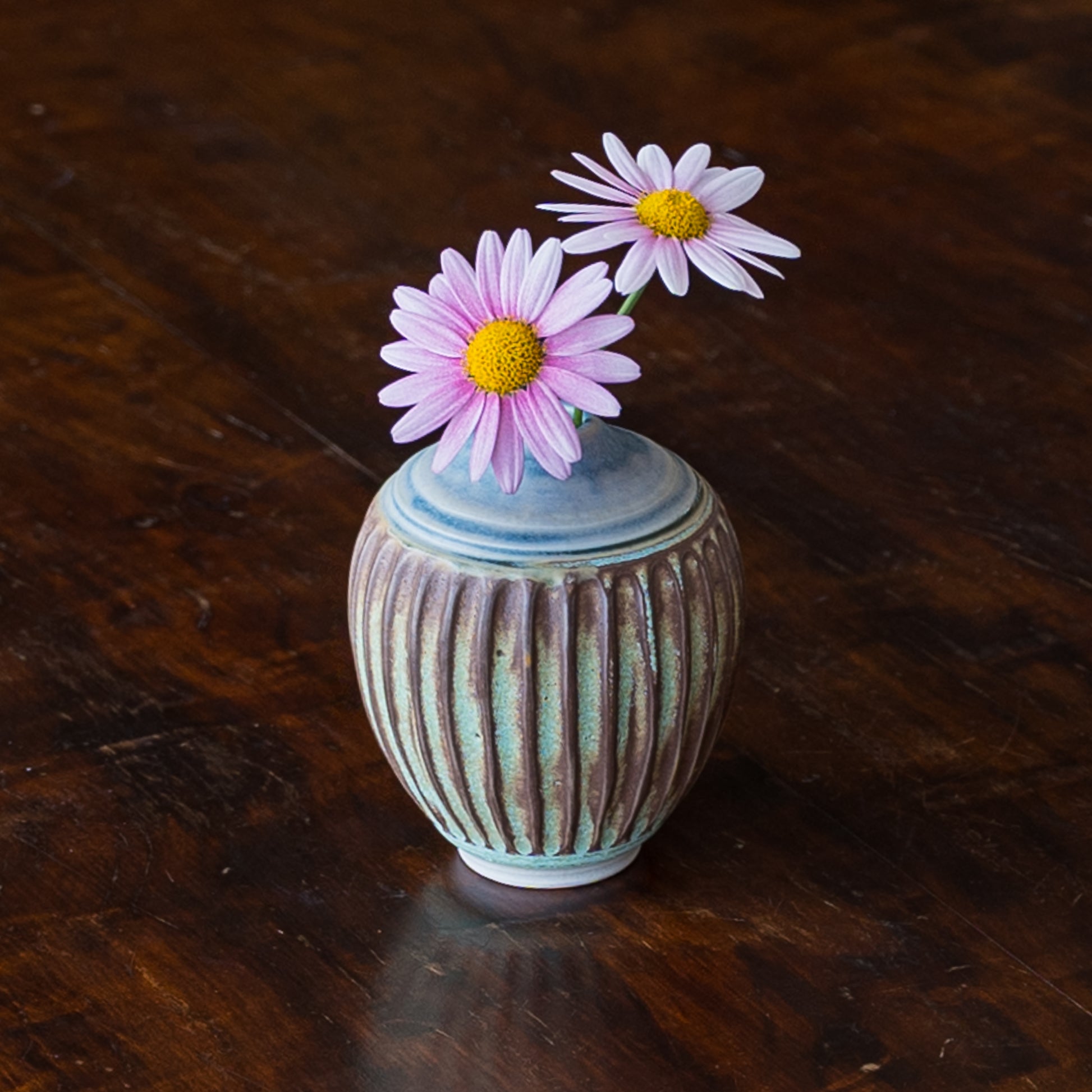 お部屋で四季を楽しめる田中志保さんの花器