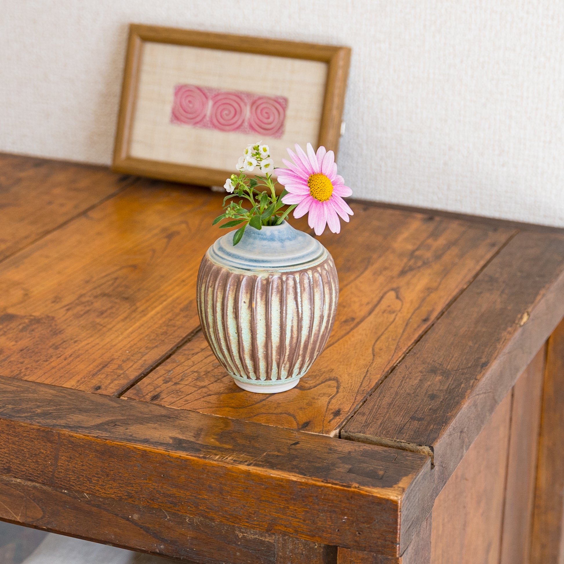 四季の花々を楽しめる田中志保さんの花器