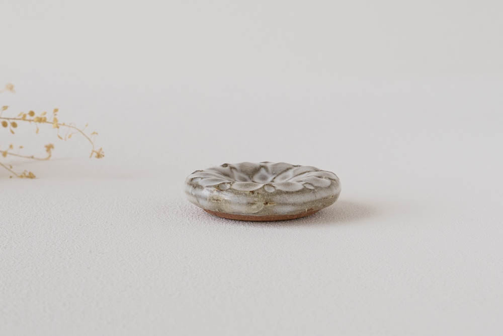 ルリアメ工房のうのふ白釉の箸置き