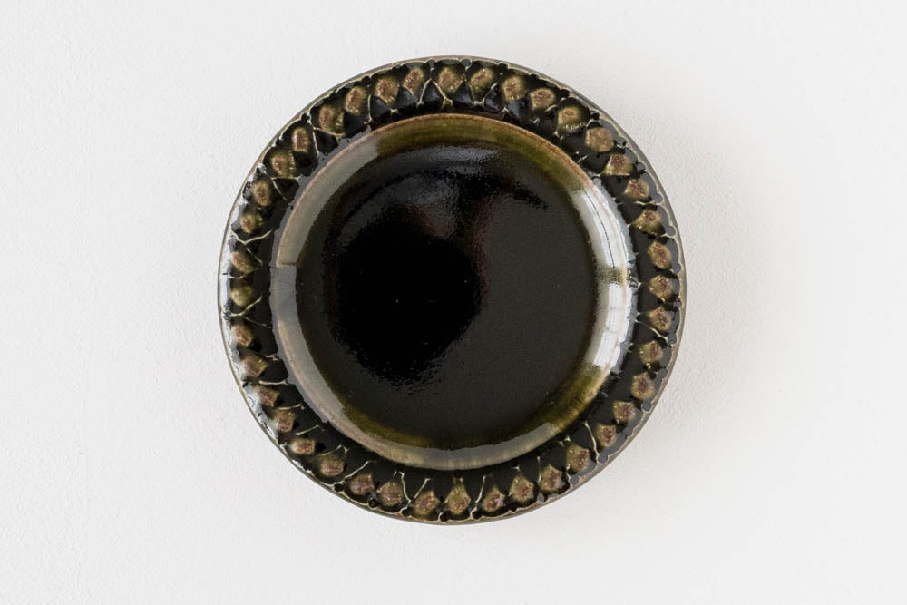 ルリアメ工房のオリーブ色釉の小皿