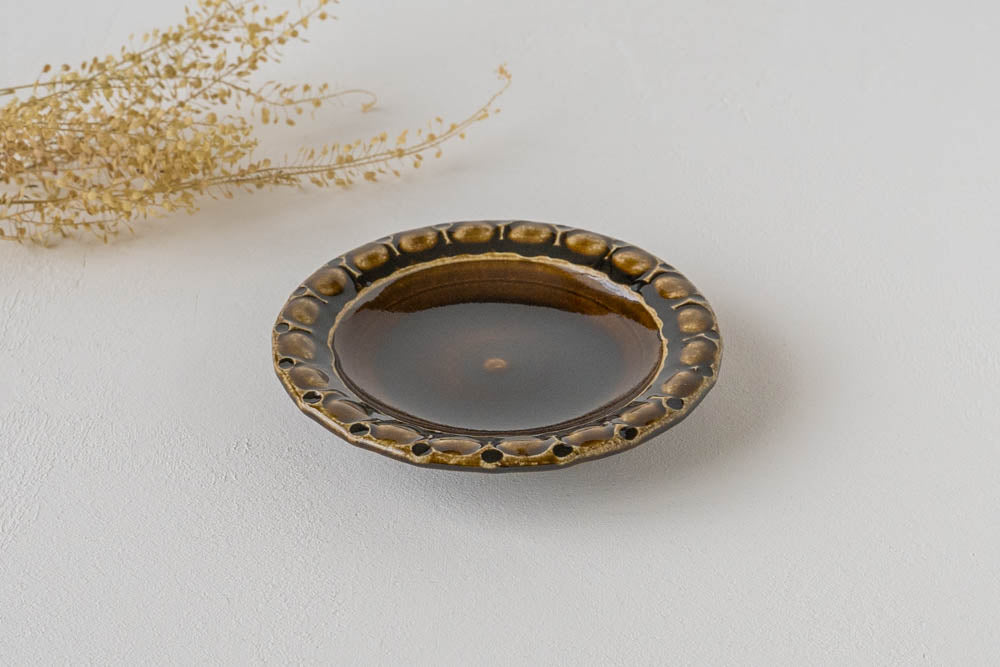 ルリアメ工房のこげ茶色釉の小皿