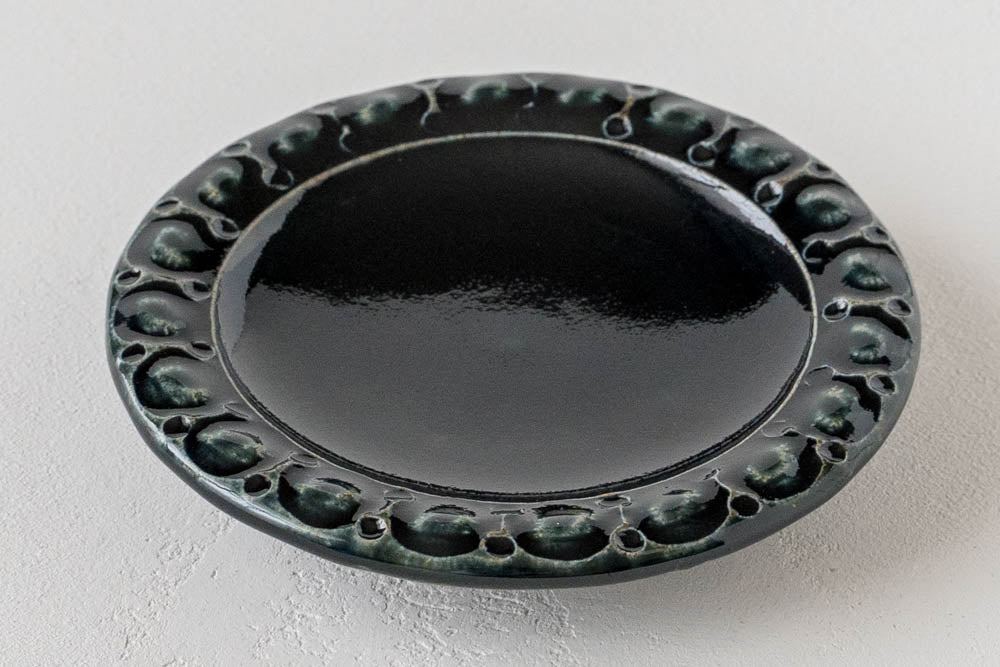 ルリアメ工房の紺色釉の小皿